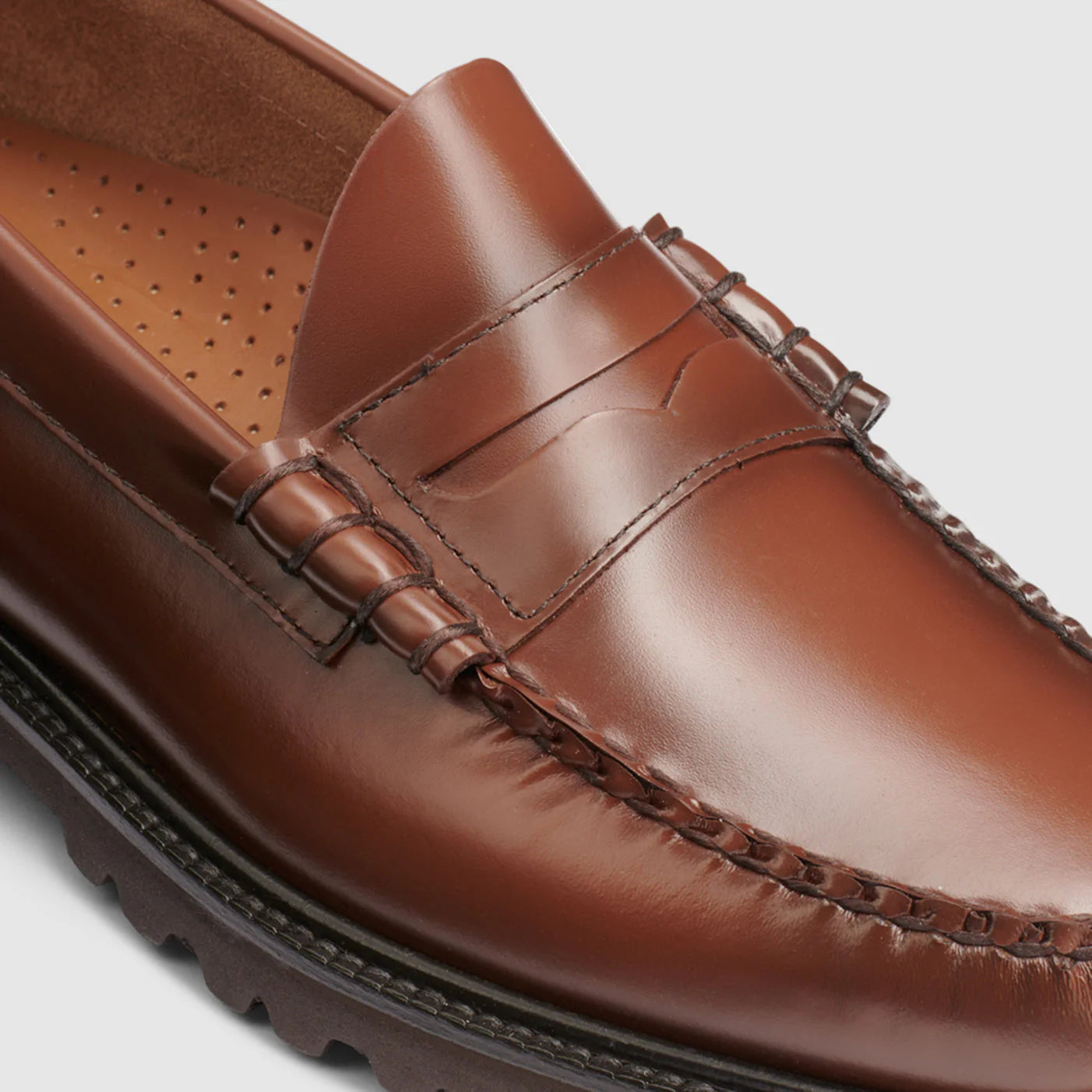 GH BASS Larson Lug Weejuns Loafer in Whiskey BAZ1W007 | Shop from eightywingold an official brand partner for GH Bass Canada and US.