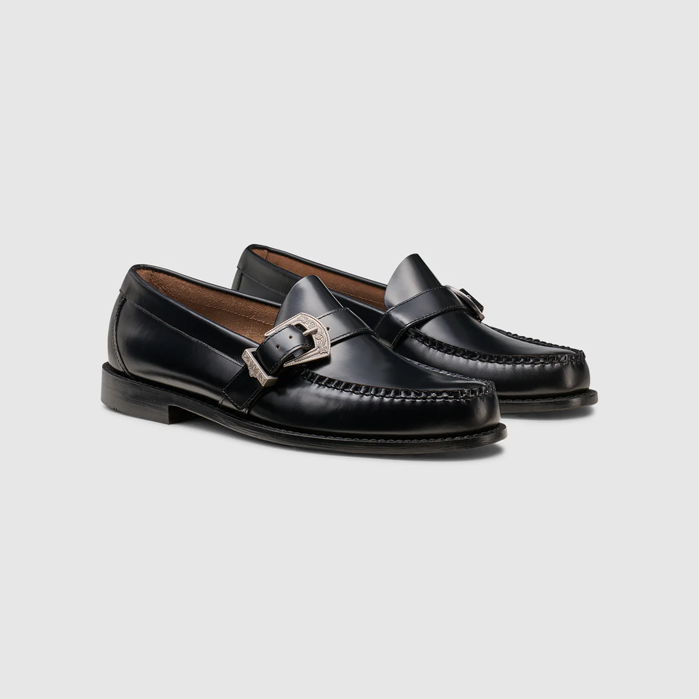GH BASS Maverick Buckle Weejun Loafer in Black BAZ4W497 | Shop from eightywingold an official brand partner for GH Bass Canada and US.
