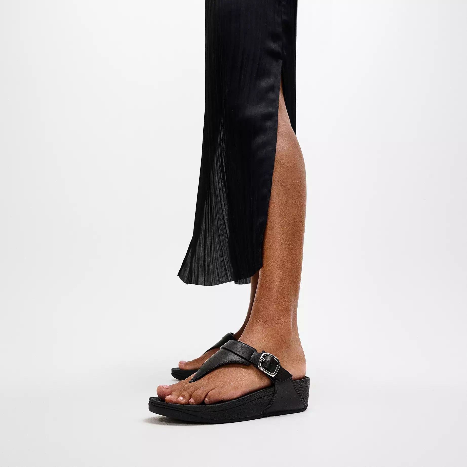 LULU Adjustable Leather Toe-Posts in Black