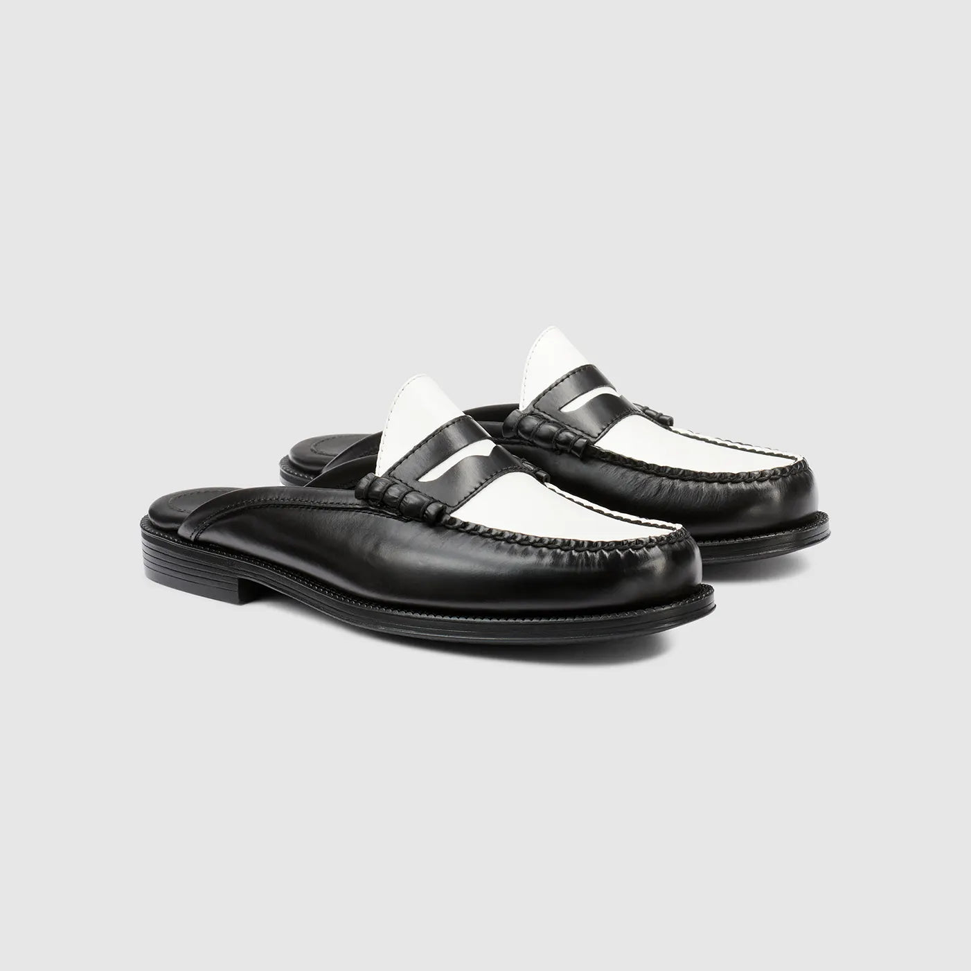 GH BASS Winston Mule Easy Weejun in Black/White BAZ4W448 | Shop from eightywingold an official brand partner for GH Bass Canada and US.