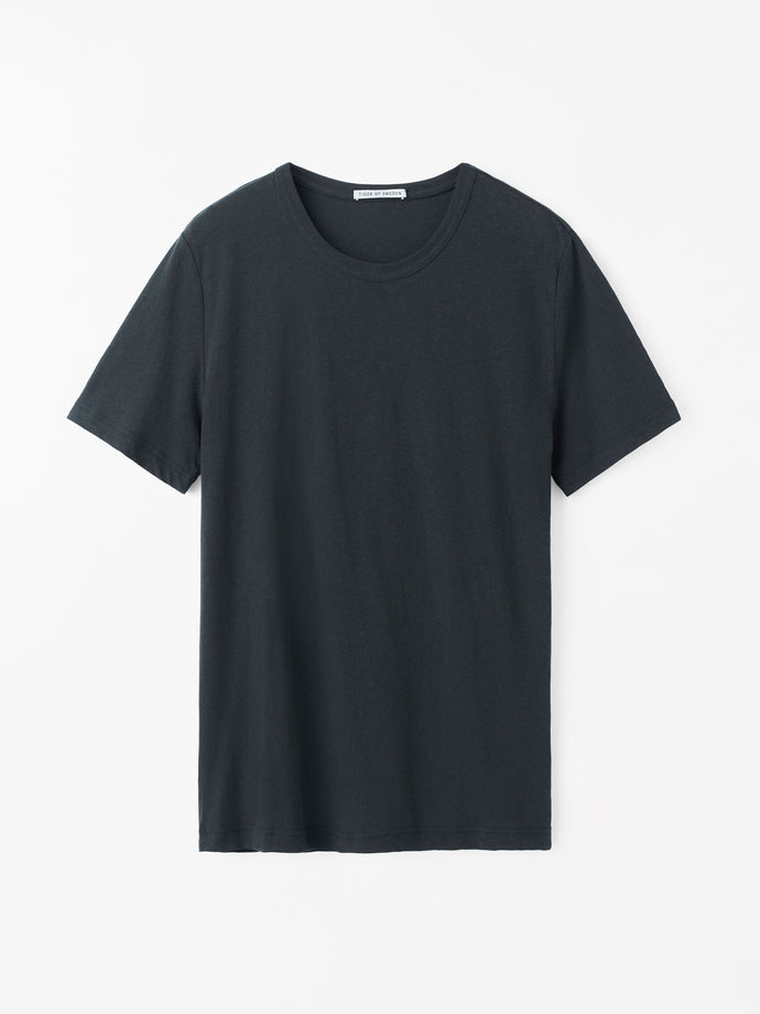 Front view of TIGER OF SWEDEN Olaf L formal t-shirt in Light Ink from eightywingold