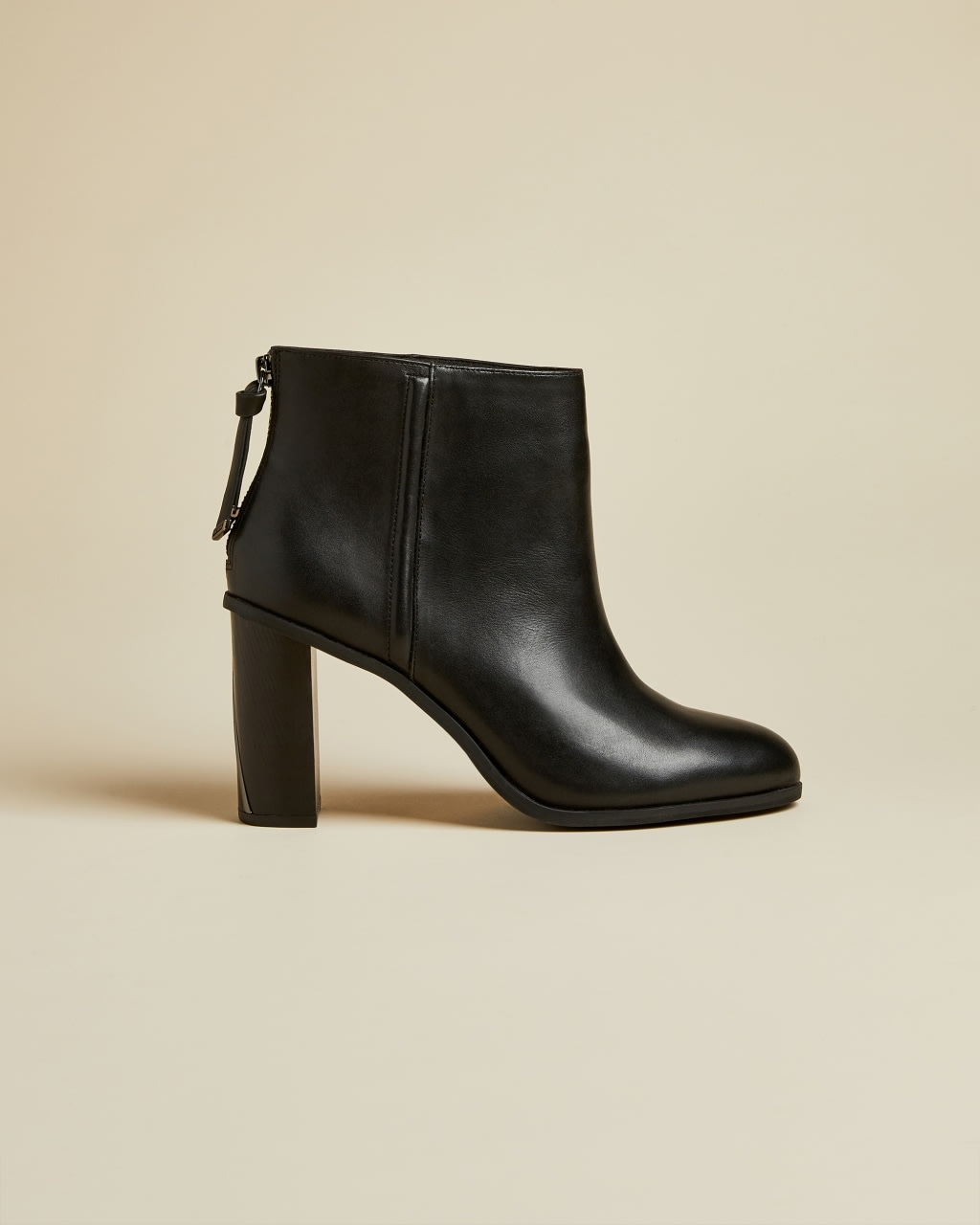 Alian Boots in Black - Main Image