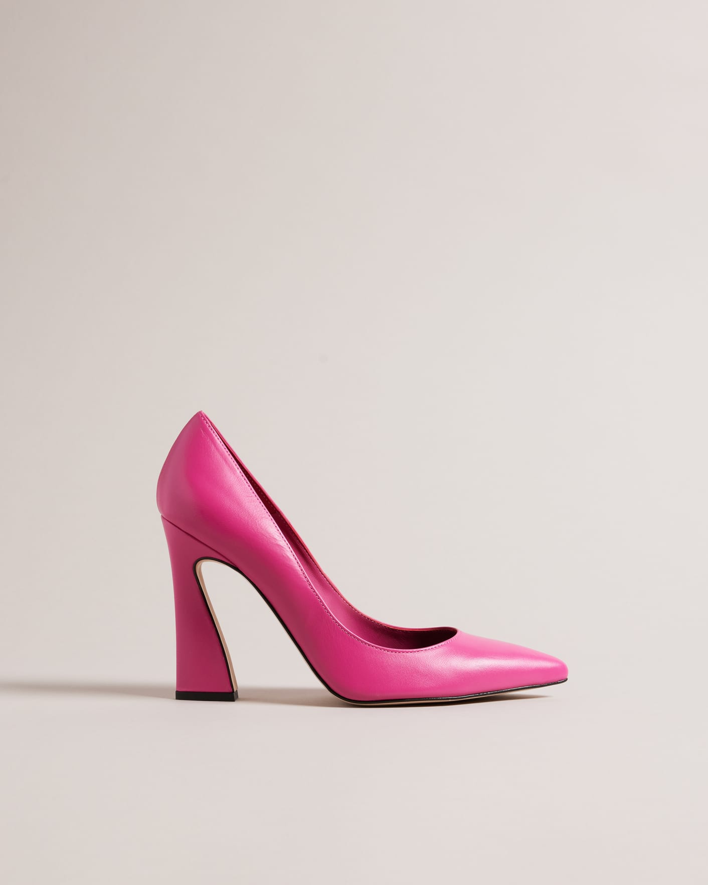 ☆Ted Baker☆ フラウンストリムエレガントスカート・OLWANI♪ ☆Ted Baker☆ フラウンストリムエレガントスカート・OLWANI