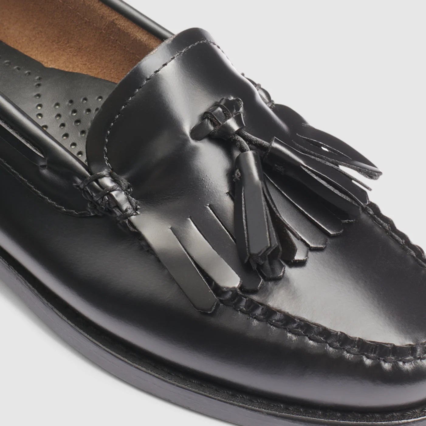 GH BASS Esther Kiltie Tassel Weejuns Loafer in Black BAX1W005 | Shop from eightywingold an official brand partner for GH Bass Canada and US.