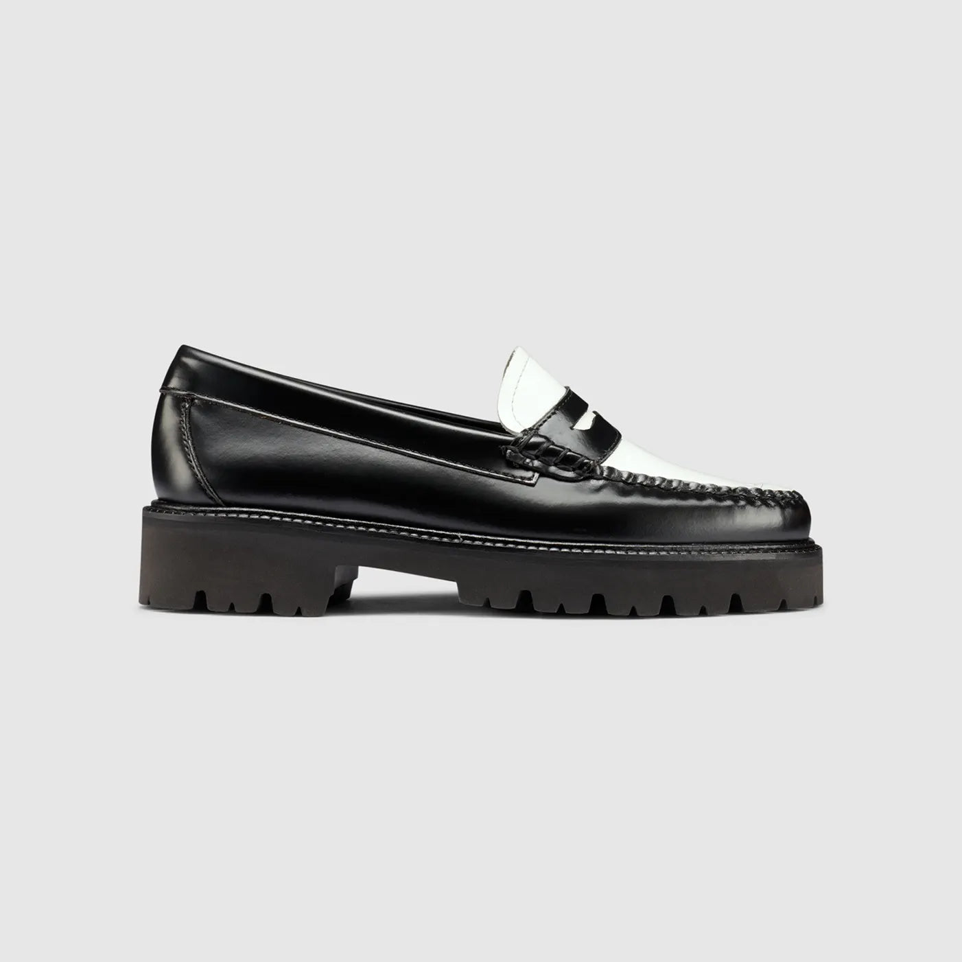 GH BASS Whitney Super Lug Weejuns Loafer in Black and White BAX1W010 | Shop from eightywingold an official brand partner for GH Bass Canada and US.