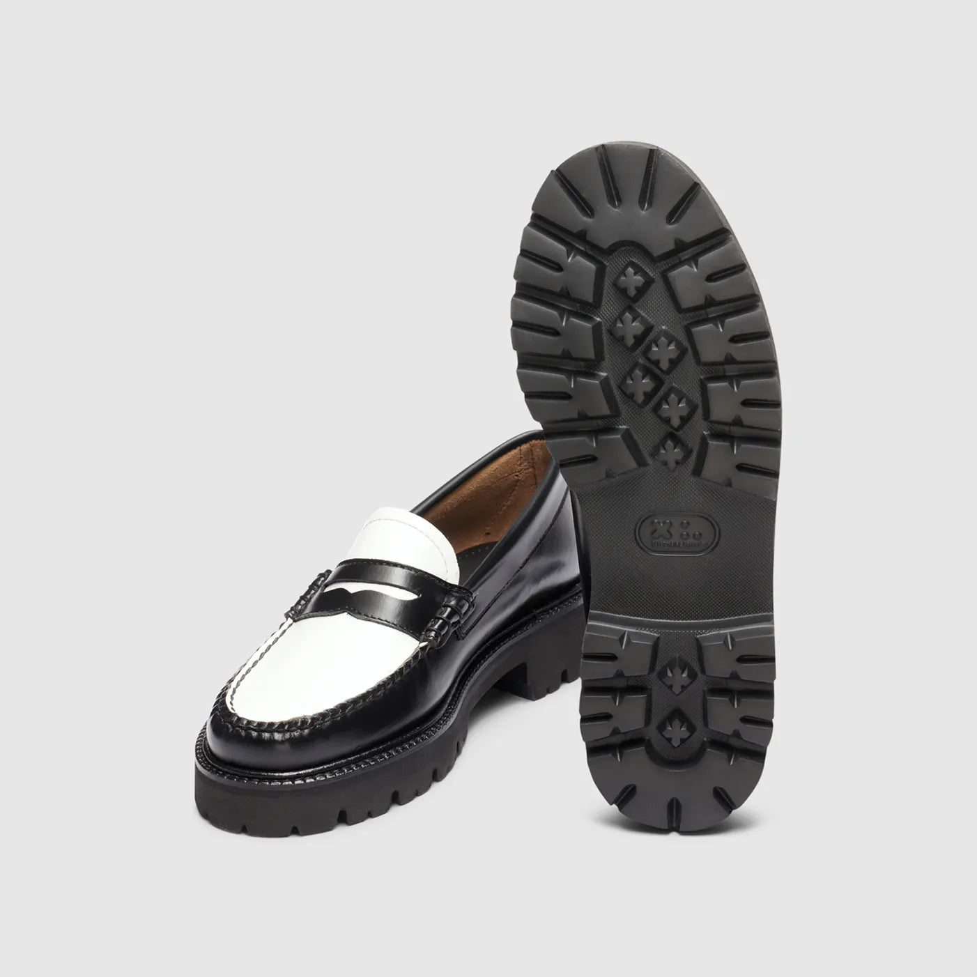 GH BASS Whitney Super Lug Weejuns Loafer in Black and White BAX1W010 | Shop from eightywingold an official brand partner for GH Bass Canada and US.