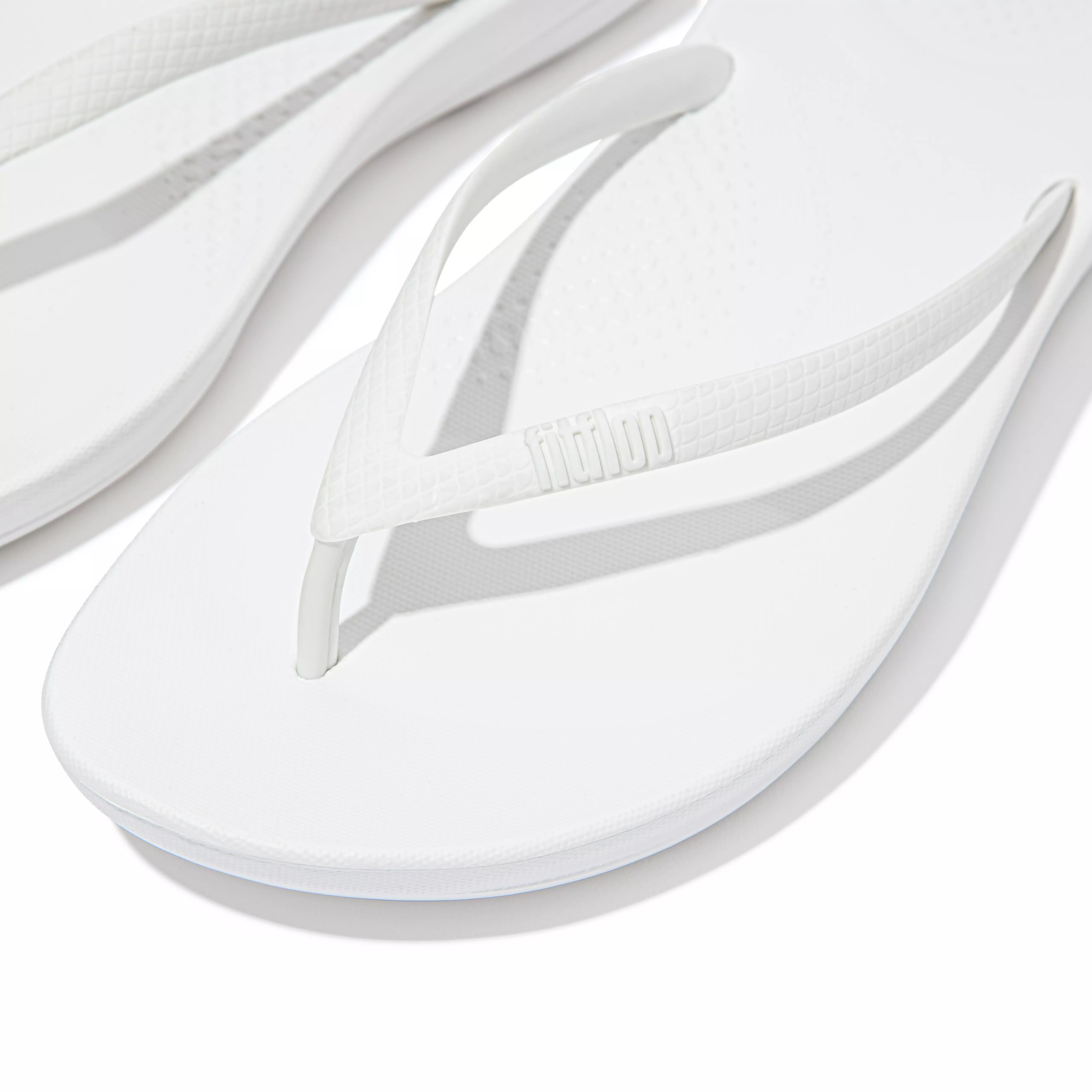 FITFLOP Iqushion Ergonomic Flip-Flops in White E54  | Shop from eightywingold an official brand partner for Fitflop Canada and US.