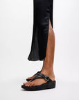 LULU Adjustable Leather Toe-Posts in Black