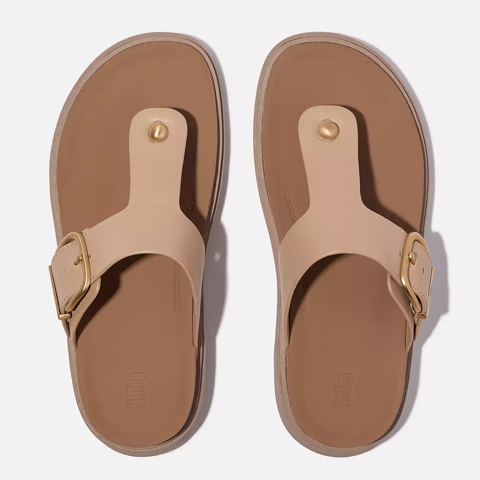 Ergonomic HE7 sandals by FitFlop featuring cork-mix sole, soft leather upper, natural arch support, and Microwobbleboard cushioning for all-day comfort.