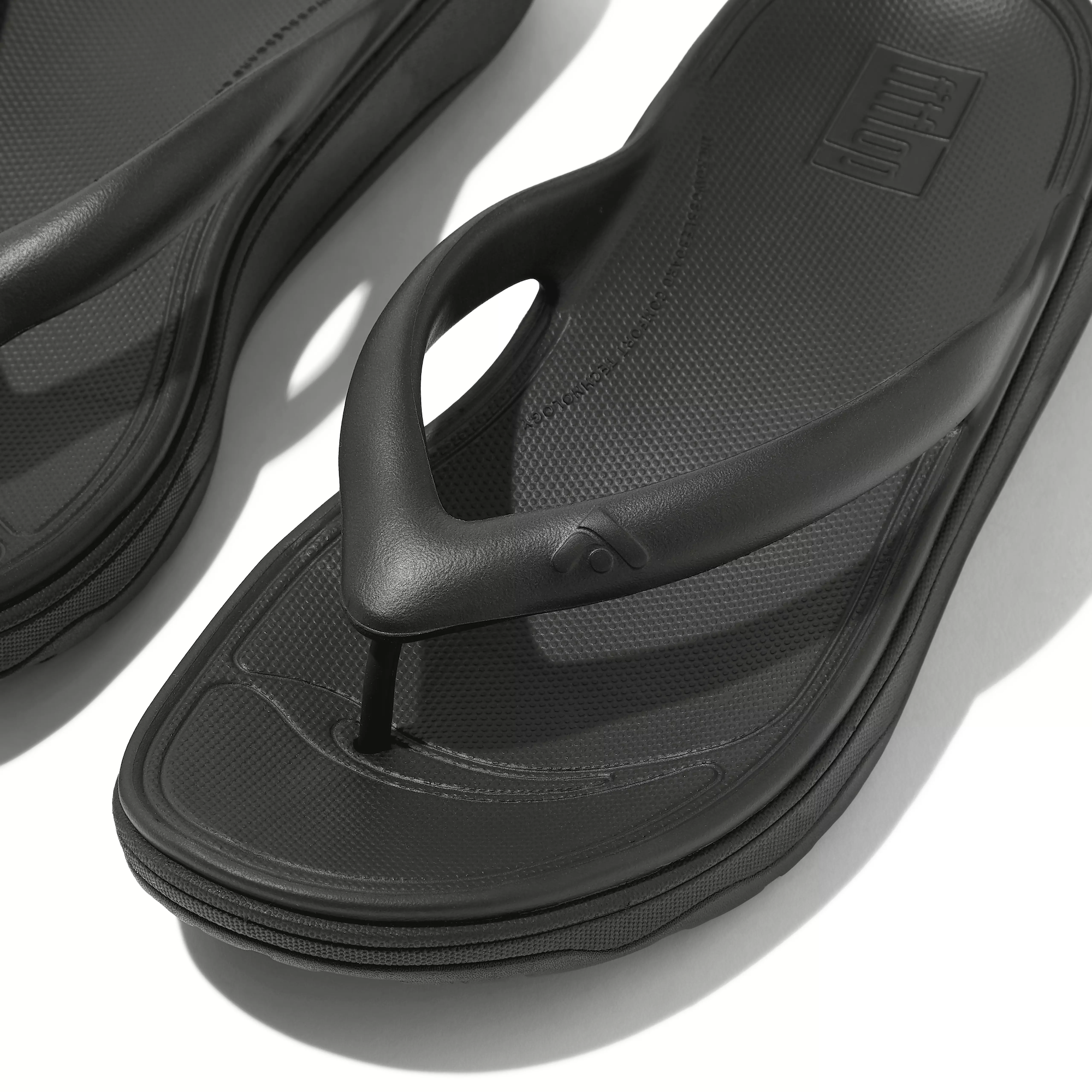 FITFLOP Relieff Recovery Toe-Post Sandals in Black HF4 | Shop from eightywingold an official brand partner for Fitflop Canada and US.