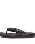 FITFLOP Iqushion D-Luxe Padded Leather Flip-Flops in Black HF5 | Shop from eightywingold an official brand partner for Fitflop Canada and US.