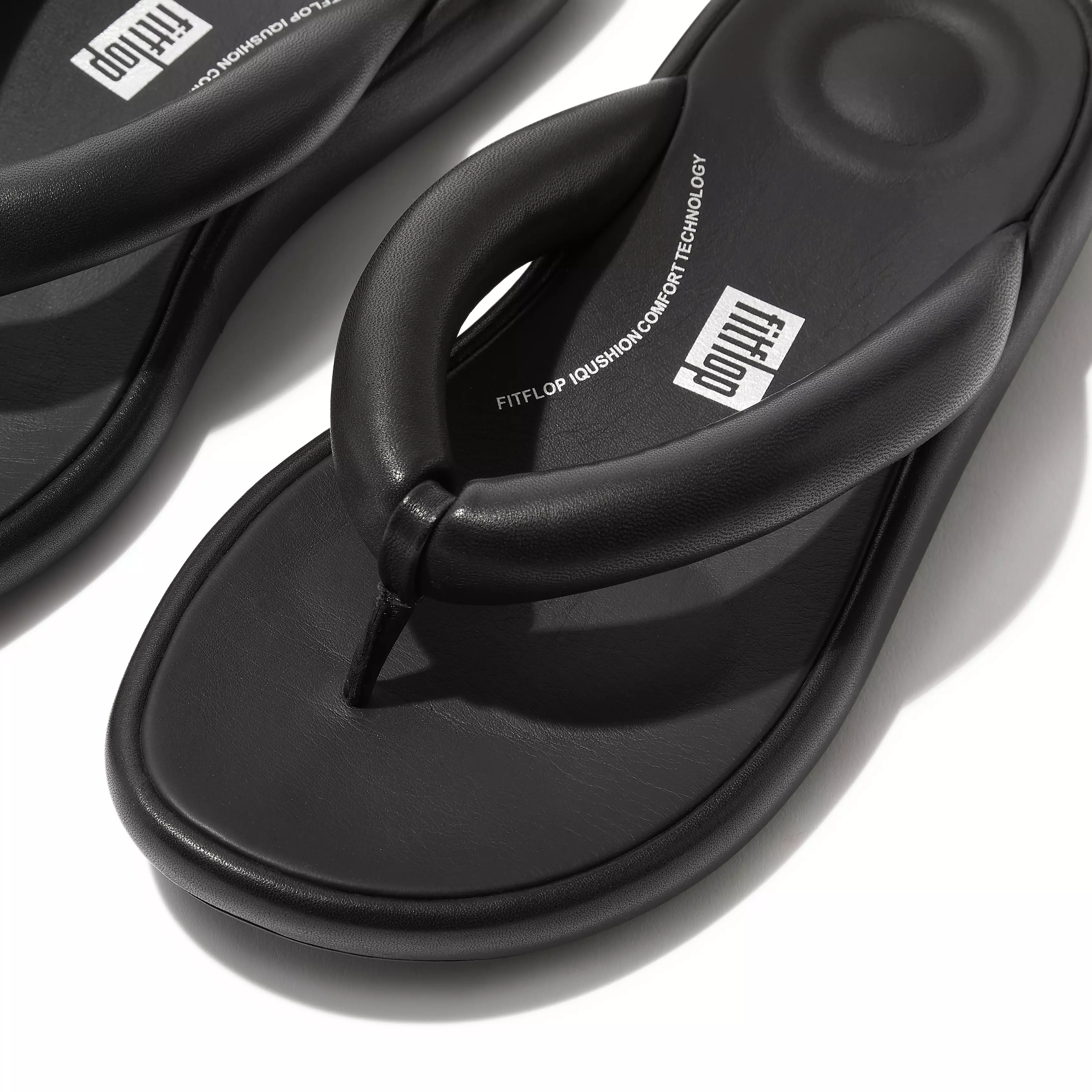 FITFLOP Iqushion D-Luxe Padded Leather Flip-Flops in Black HF5 | Shop from eightywingold an official brand partner for Fitflop Canada and US.