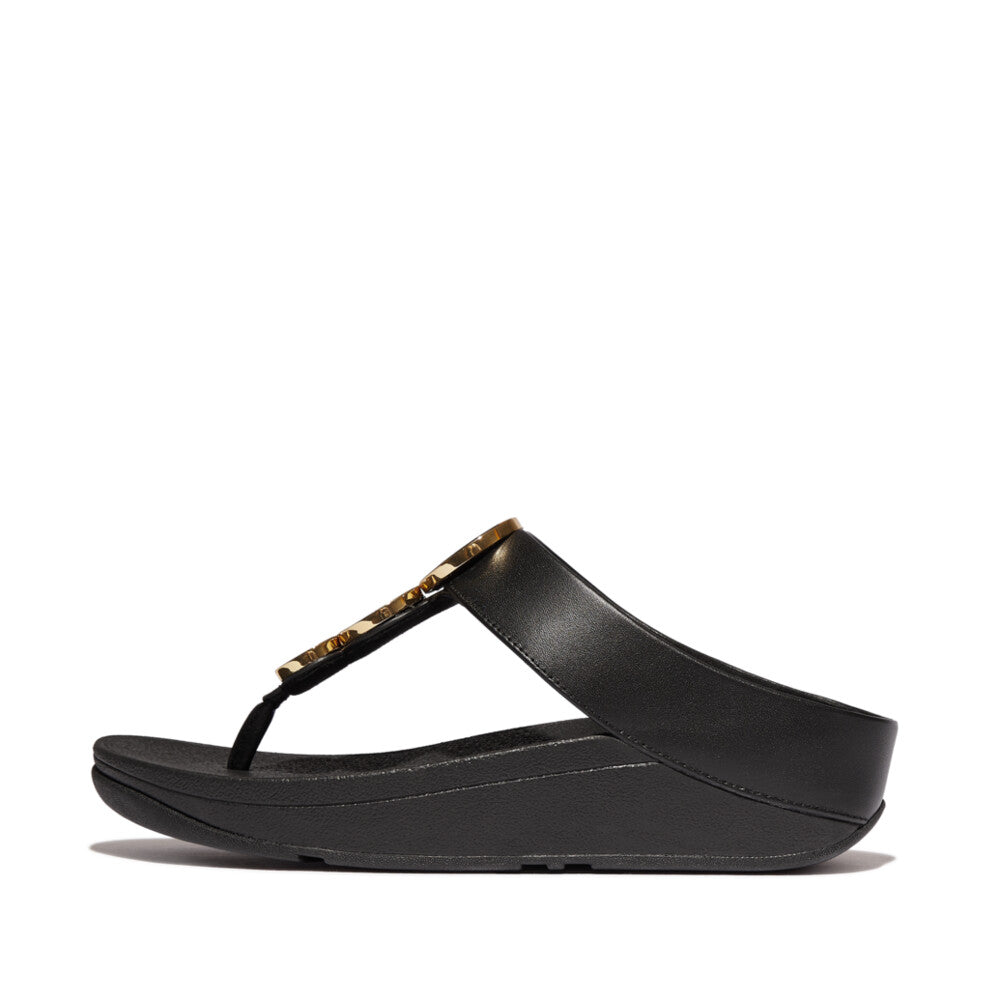 FitFlop IBO 001 All Black women's sandals with smooth leather, tonal marbled-resin rings, and Microwobbleboard™ cushioning – available in Canada.