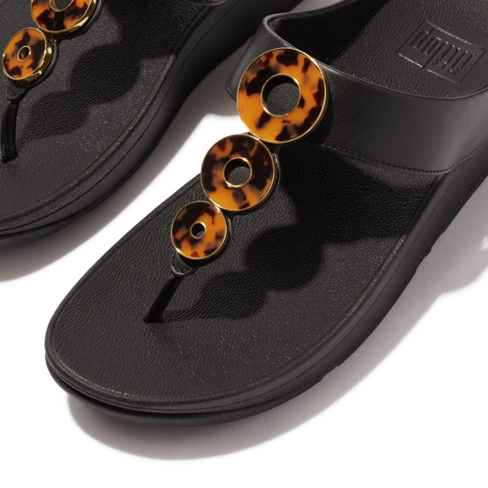 FitFlop IBO 001 All Black sandals with sleek leather upper, cushioned toe post, and Microwobbleboard™ midsole – stylish comfort for Canadian women.