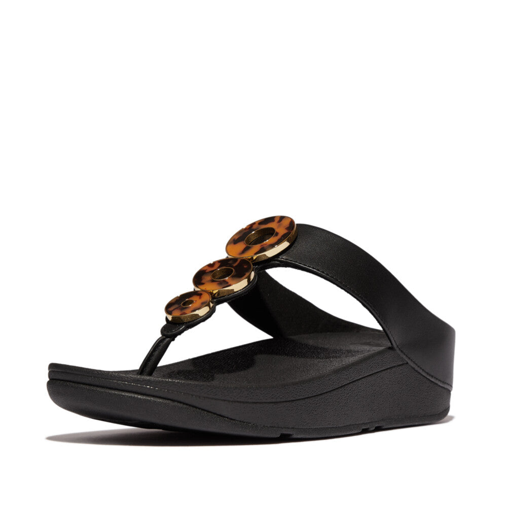 IBO 001 All Black FitFlop women’s sandals with all-black marbled resin hoops, triple-density sole, and recycled zinc hardware – made for everyday wear.