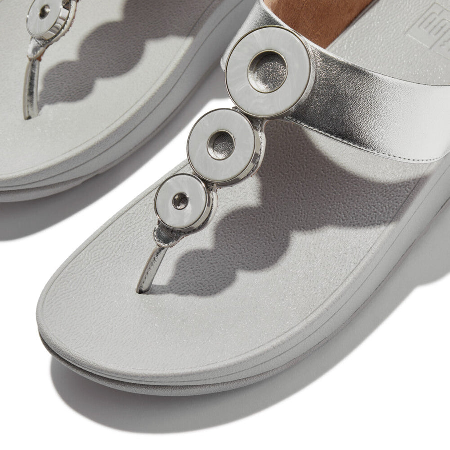 FitFlop IBO 011 Silver leather sandals with metallic marbled rings, APMA-approved Microwobbleboard midsole, and natural arch support.