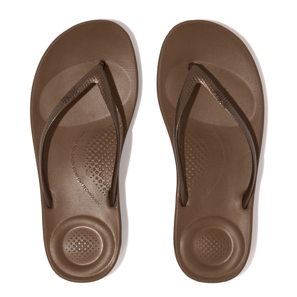 FITFLOP Iqushion Ergonomic Flip-Flops in Bronze E54 | Shop from eightywingold an official brand partner for Fitflop Canada and US.
