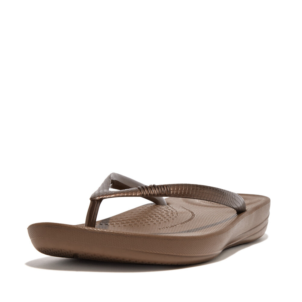 FITFLOP Iqushion Ergonomic Flip-Flops in Bronze E54 | Shop from eightywingold an official brand partner for Fitflop Canada and US.