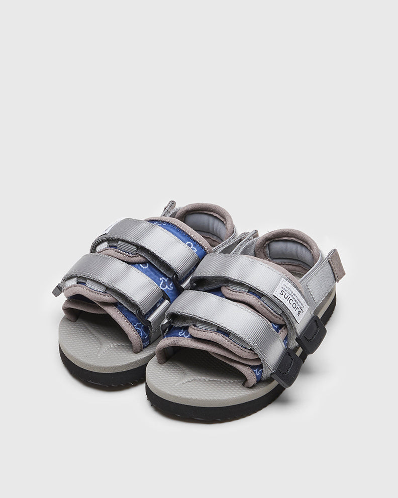 SUICOKE MOTO-2kids-PT05 slides with navy & gray nylon upper, navy & gray midsole and sole, strap and logo patch. From Spring/Summer 2023 collection on SUICOKE Official US & Canada Webstore. OG-056-2KIDS-PT05 NAVY X GRAY