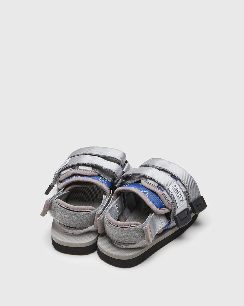 SUICOKE MOTO-2kids-PT05 slides with navy & gray nylon upper, navy & gray midsole and sole, strap and logo patch. From Spring/Summer 2023 collection on SUICOKE Official US & Canada Webstore. OG-056-2KIDS-PT05 NAVY X GRAY