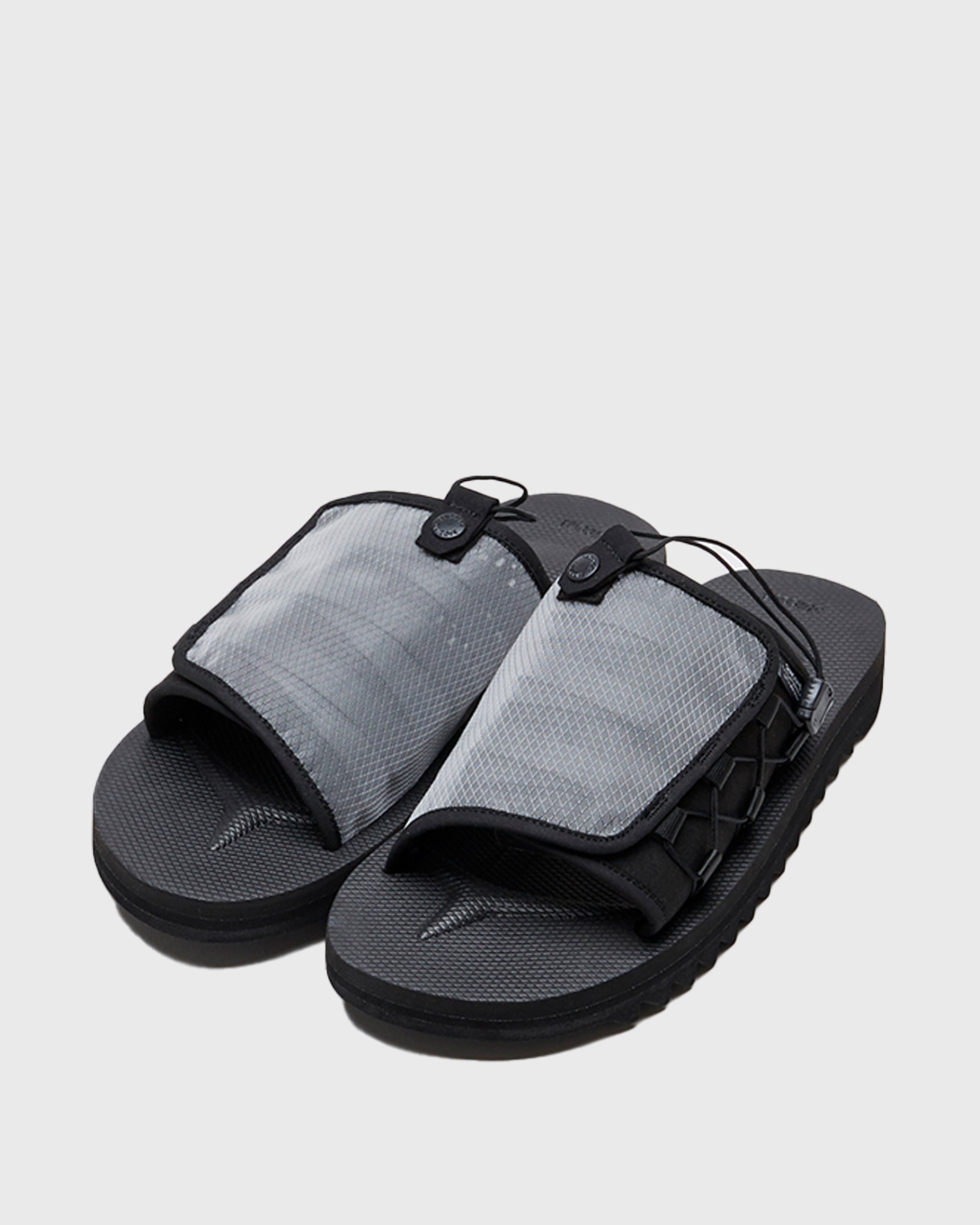 SUICOKE DAO-2ab in Black OG-195-2AB | Shop from eightywingold an official brand partner for SUICOKE Canada and US.