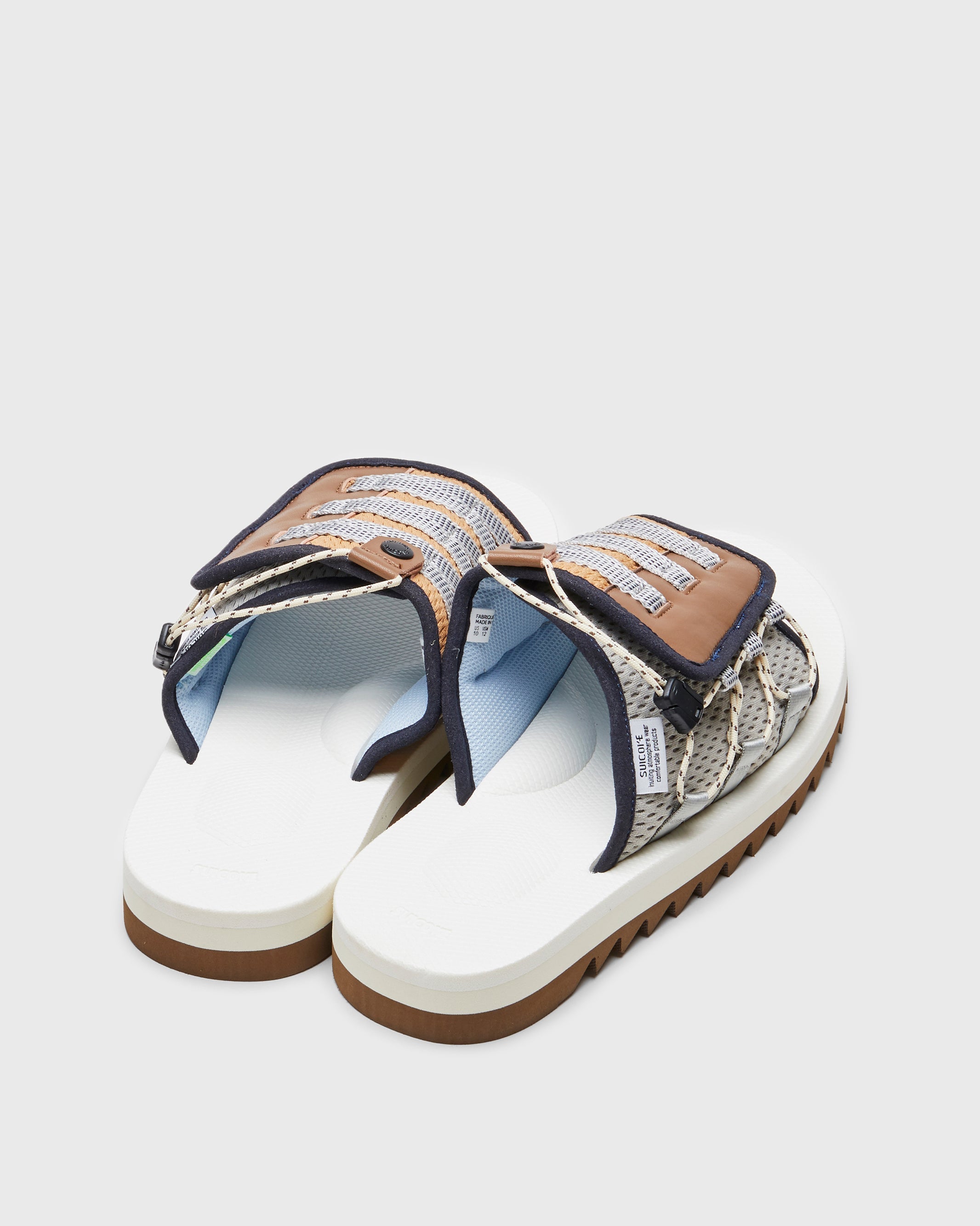 SUICOKE DAO-2AB slides with navy & white nylon upper, navy & white midsole and sole, strap and logo patch. From Spring/Summer 2023 collection on SUICOKE Official US & Canada Webstore. OG-195-2AB NAVY X WHITE