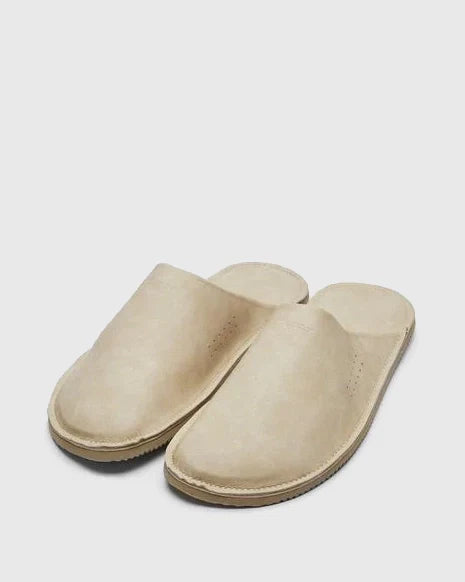 SUICOKE LIPPER slides with PU Leather upper, beige flat-type original sole. From SS22 collection on SUICOKE Official US & Canada Webstore.