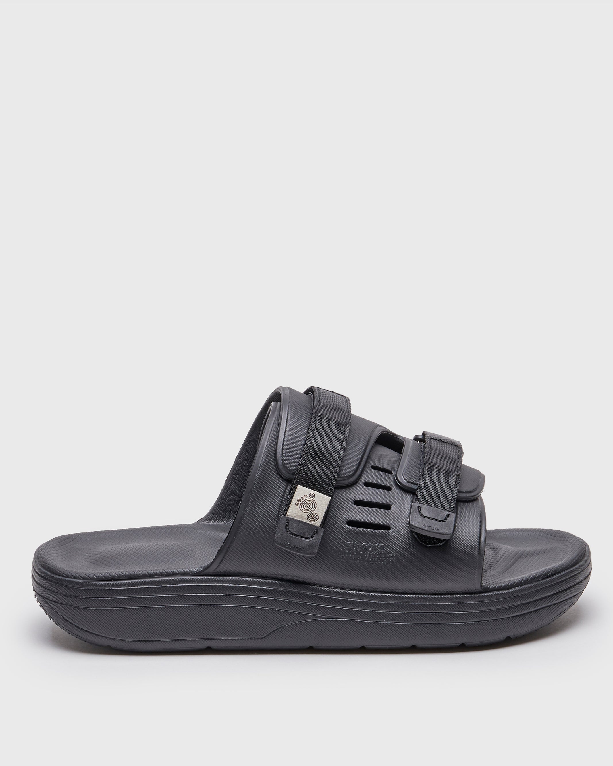 SUICOKE URICH slides with black rubber upper, black midsole and sole, straps and logo patch. From Spring/Summer 2022 collection on SUICOKE Official US & Canada Webstore. OG-INJ-01 BLACK