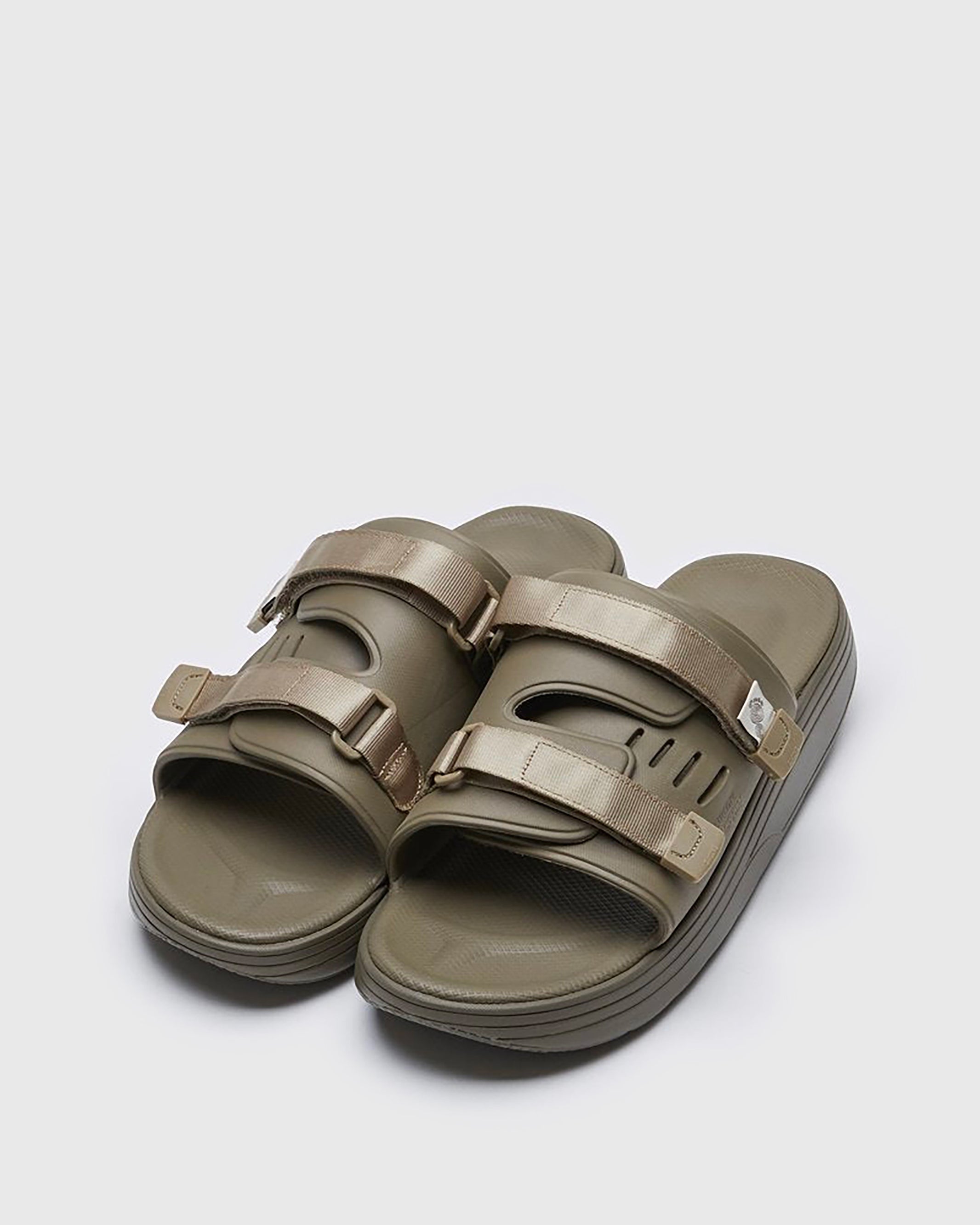 SUICOKE URICH slides with olive rubber upper, olive midsole and sole, straps and logo patch. From Spring/Summer 2022 collection on SUICOKE Official US & Canada Webstore. OG-INJ-01 OLIVE