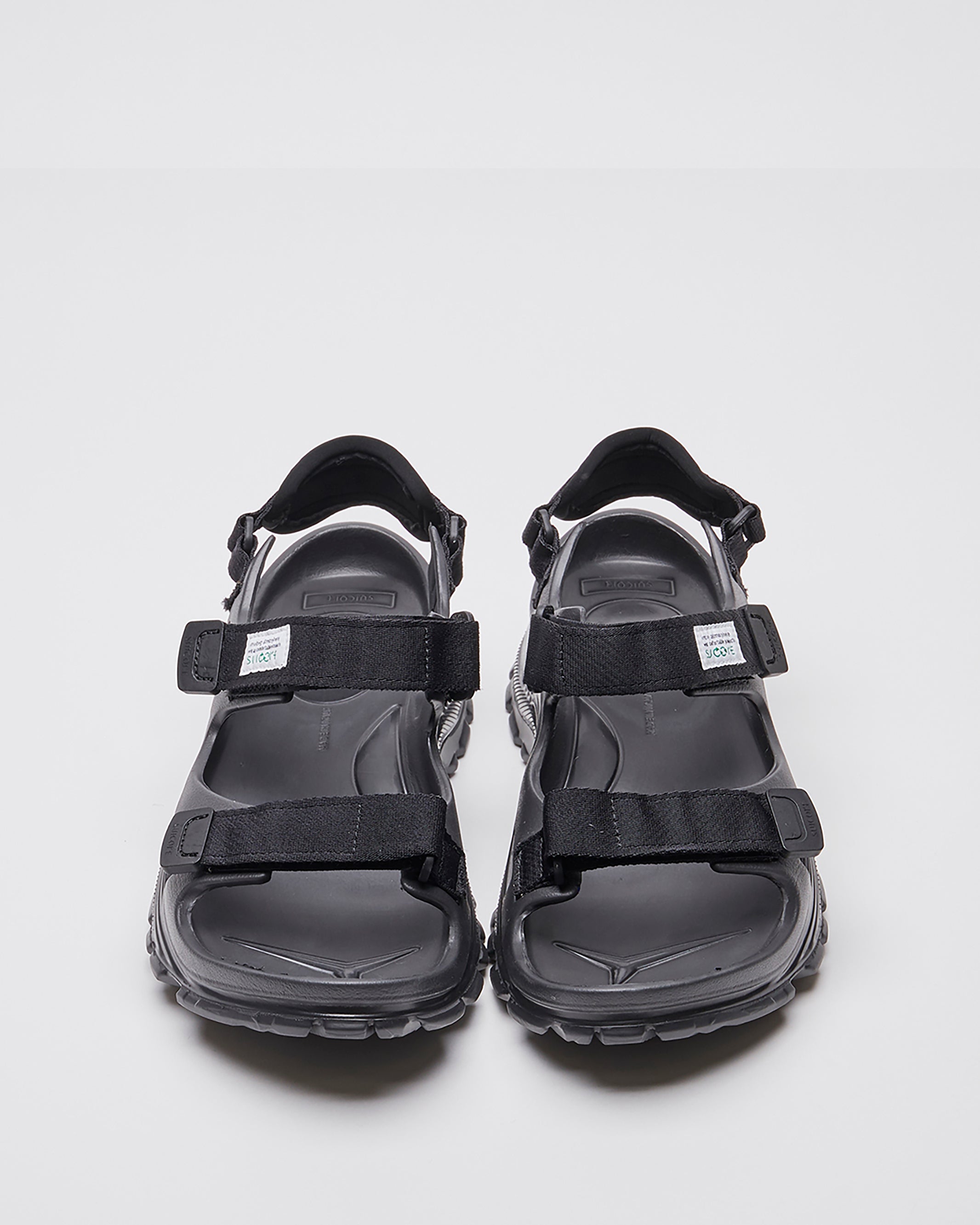 SUICOKE WAKE sandals with black rubber upper, black midsole and sole, straps and logo patch. From Spring/Summer 2023 collection on SUICOKE Official US & Canada Webstore. OG-INJ-100 BLACK