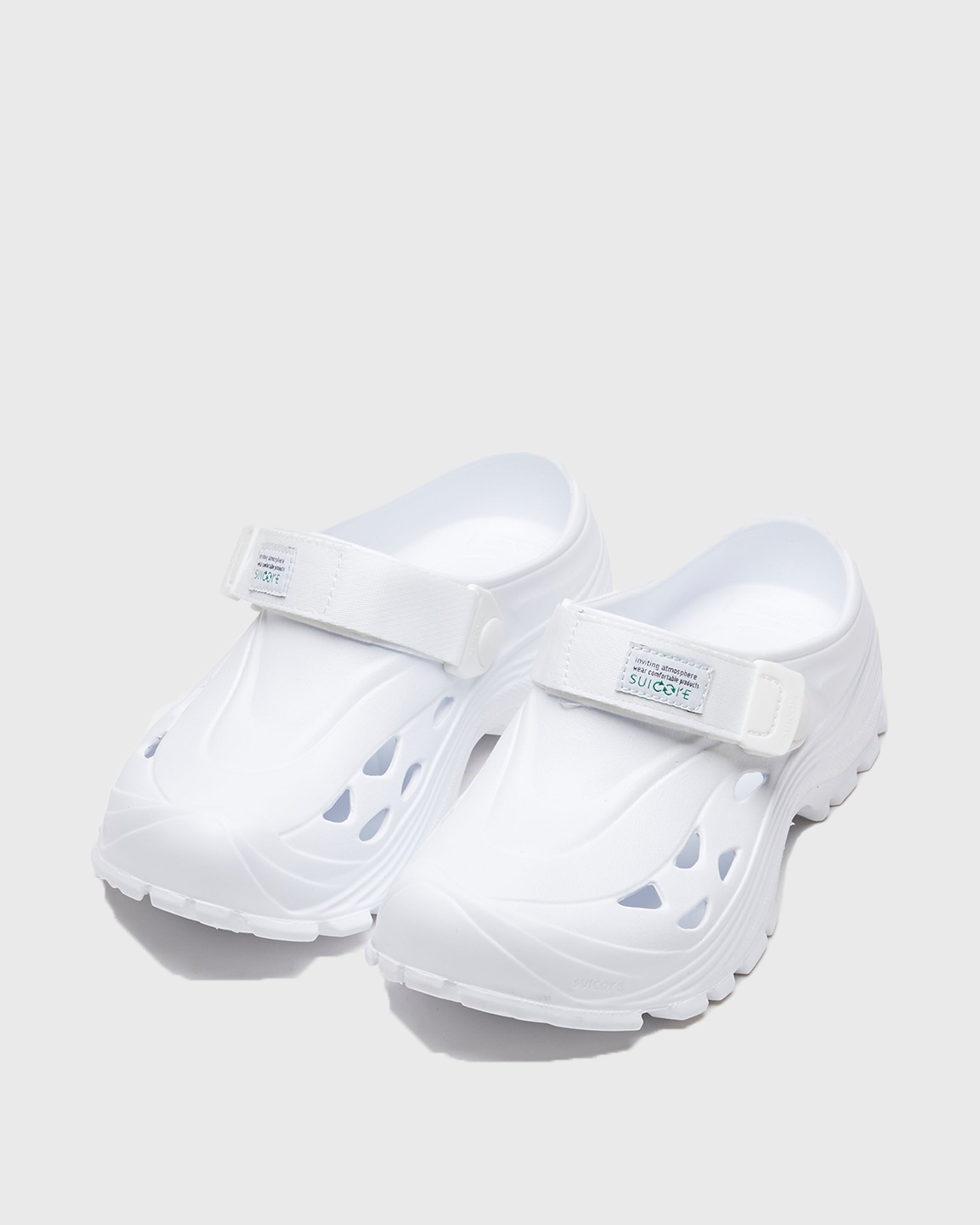 SUICOKE MOK in White OG-INJ101 | Shop from eightywingold an official brand partner for SUICOKE Canada and US.
