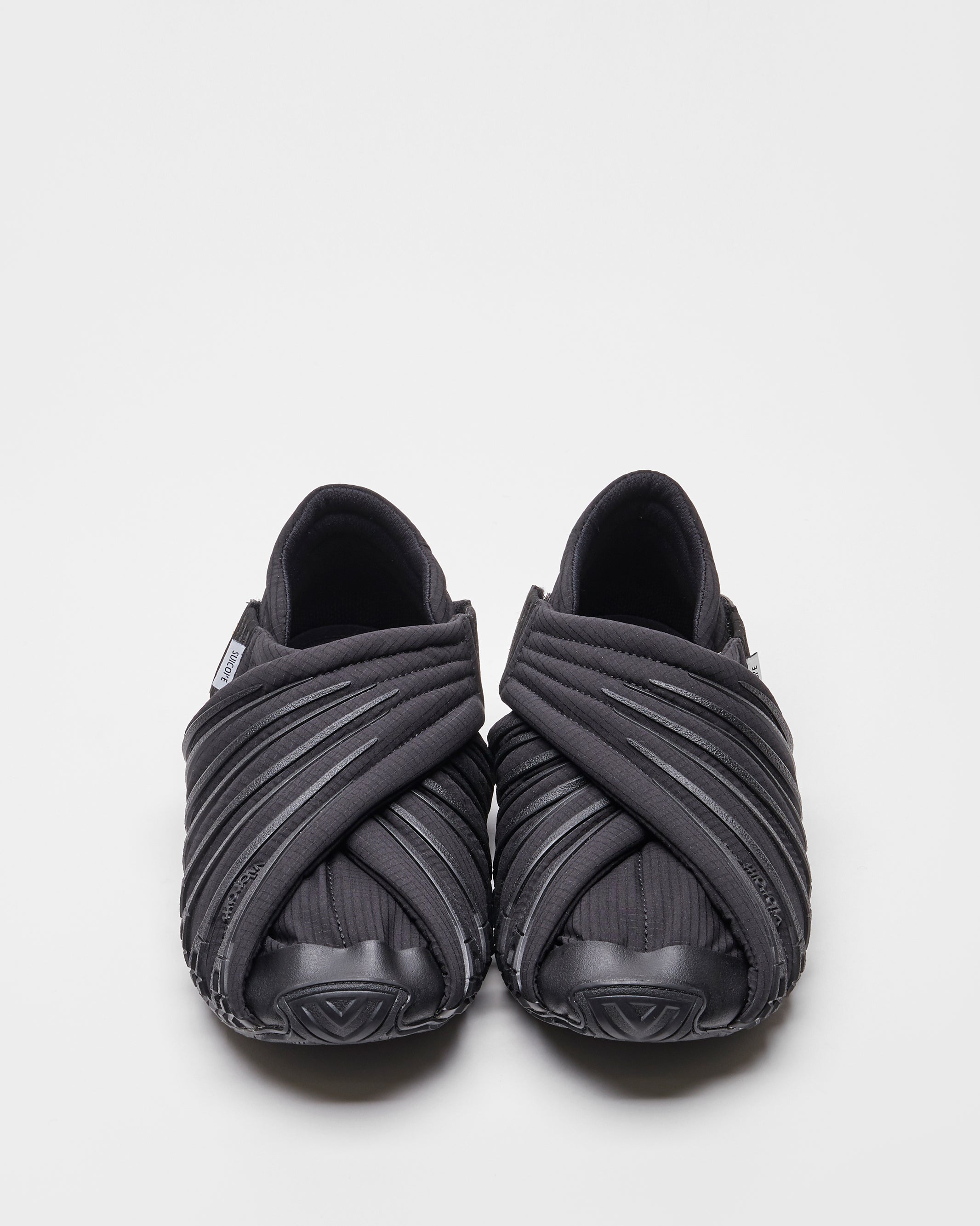 SUICOKE Furoshiki FUTON-LO Men‚Äö√Ñ√¥s low ankle boots with black upper and Arctic Grip sole. From Fall/Winter 2023 collection on SUICOKE Official US & Canada Webstore. S22MFL BLACK