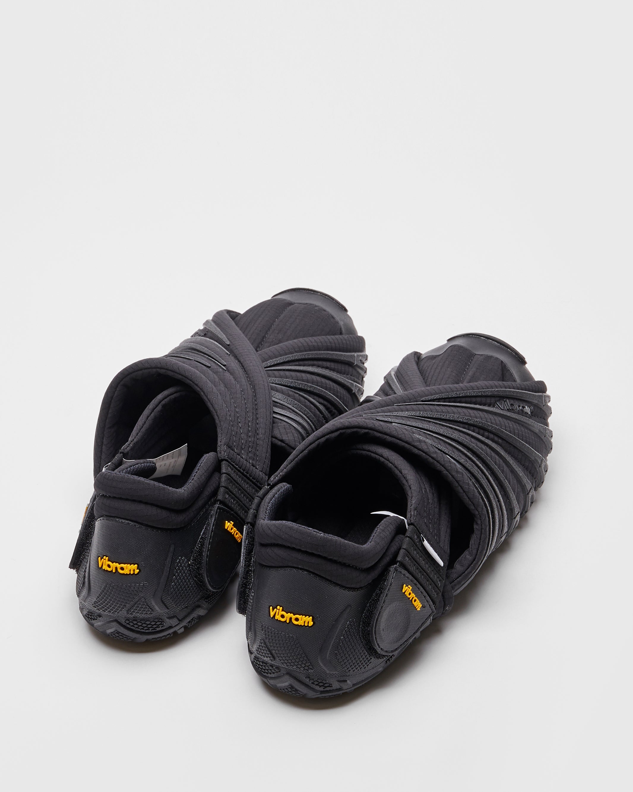 SUICOKE Furoshiki FUTON-LO Men‚Äö√Ñ√¥s low ankle boots with black upper and Arctic Grip sole. From Fall/Winter 2023 collection on SUICOKE Official US & Canada Webstore. S22MFL BLACK