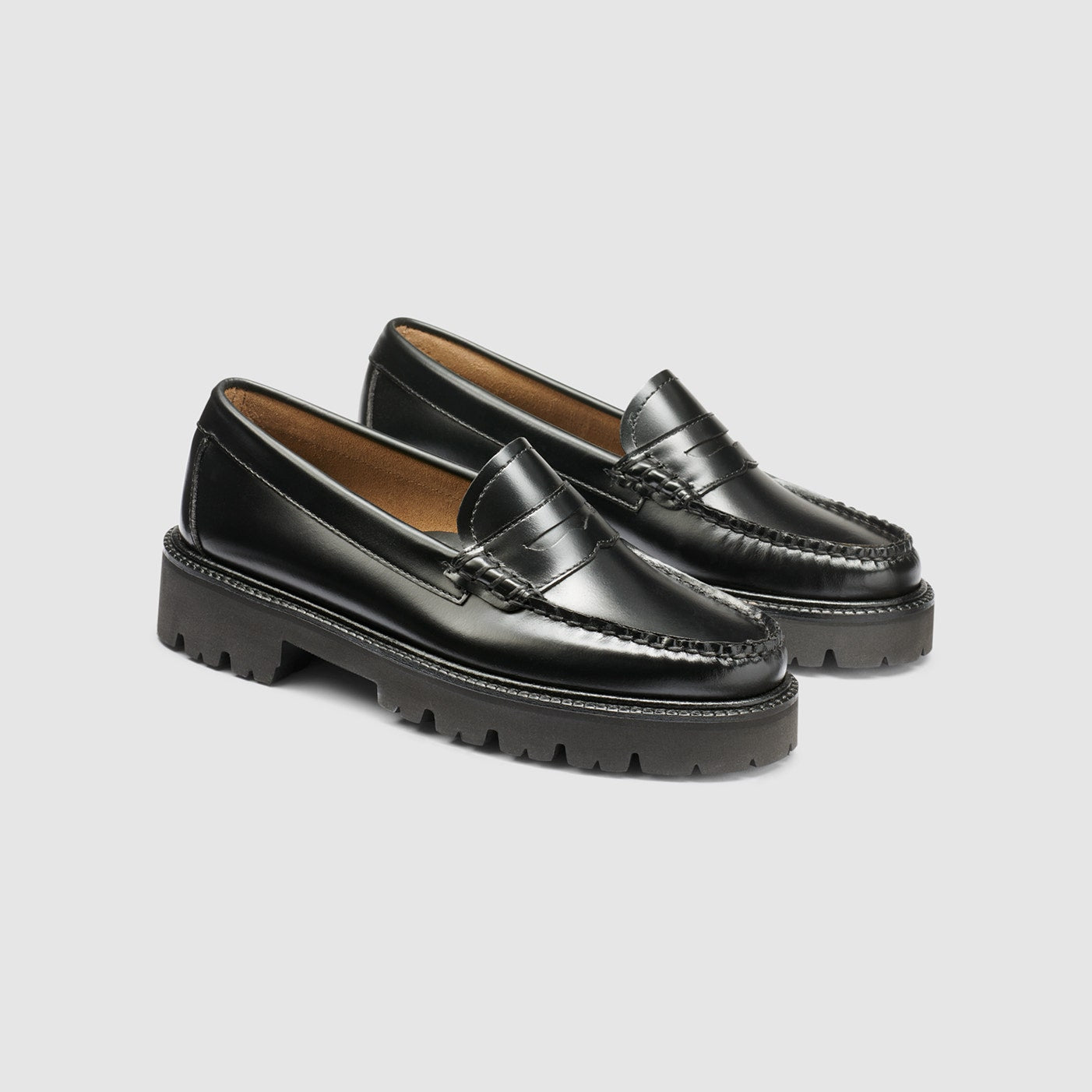 G.H Bass Whitney Super Lug Weejuns Loafer in Black BAX1W010 | Shop from eightywingold an official brand partner for G.H. Bass in Canada and US.