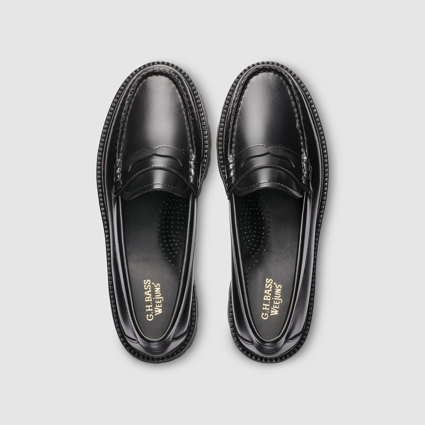 G.H Bass Whitney Super Lug Weejuns Loafer in Black BAX1W010 | Shop from eightywingold an official brand partner for G.H. Bass in Canada and US.