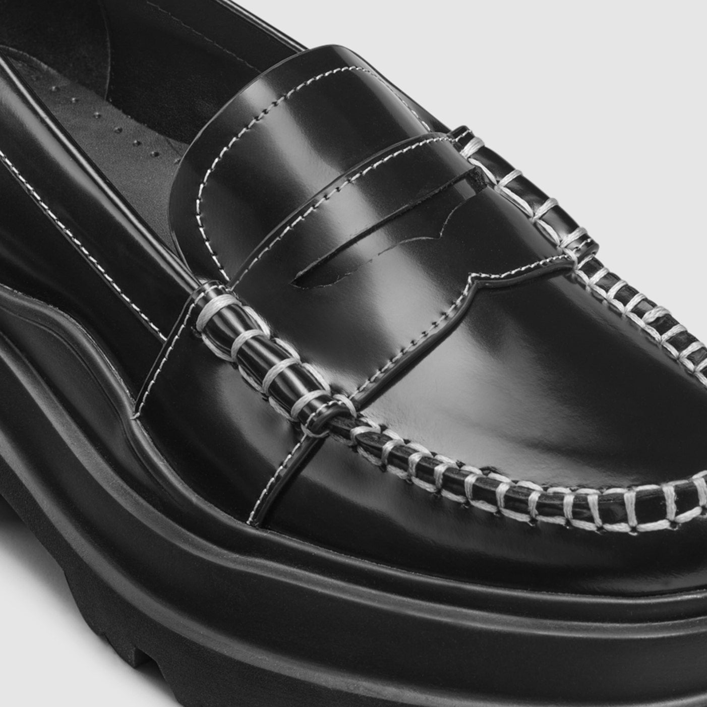 G.H Bass Ella Platform Loafers in Black BAX3D999 | Shop from eightywingold an official brand partner for G.H. Bass in Canada and US.