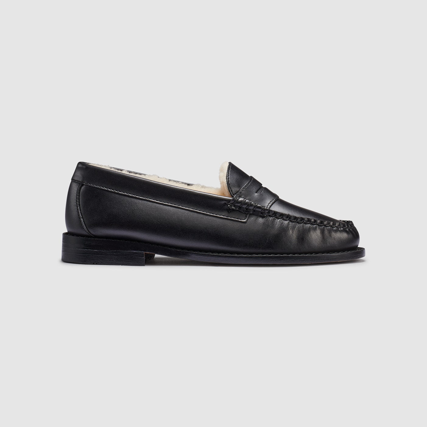 G.H Bass Whitney Cozy Weejuns Loafers in Black BAX3W017 | Shop from eightywingold an official brand partner for G.H. Bass in Canada and US.