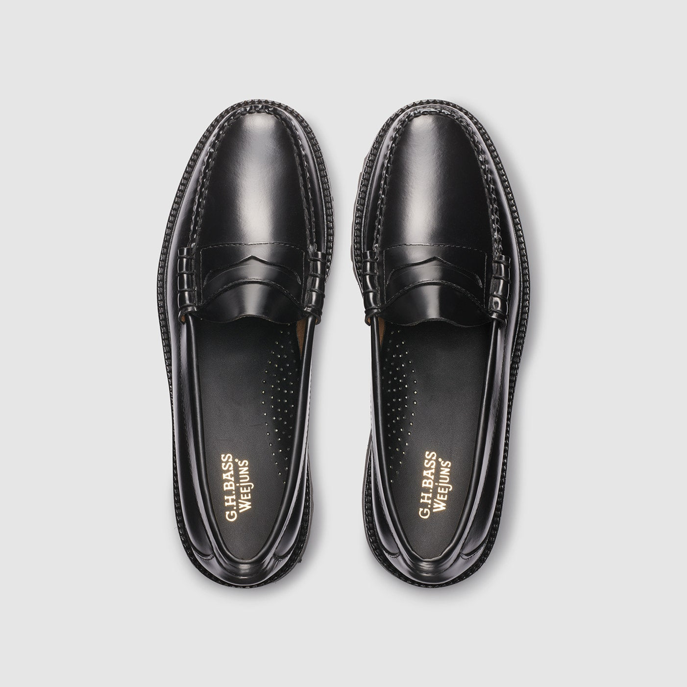 G.H. Bass Larson Lug Weejuns Loafer in Black BAZ1W007 | Shop from eightywingold an official brand partner for G.H. Bass Canada and US. 