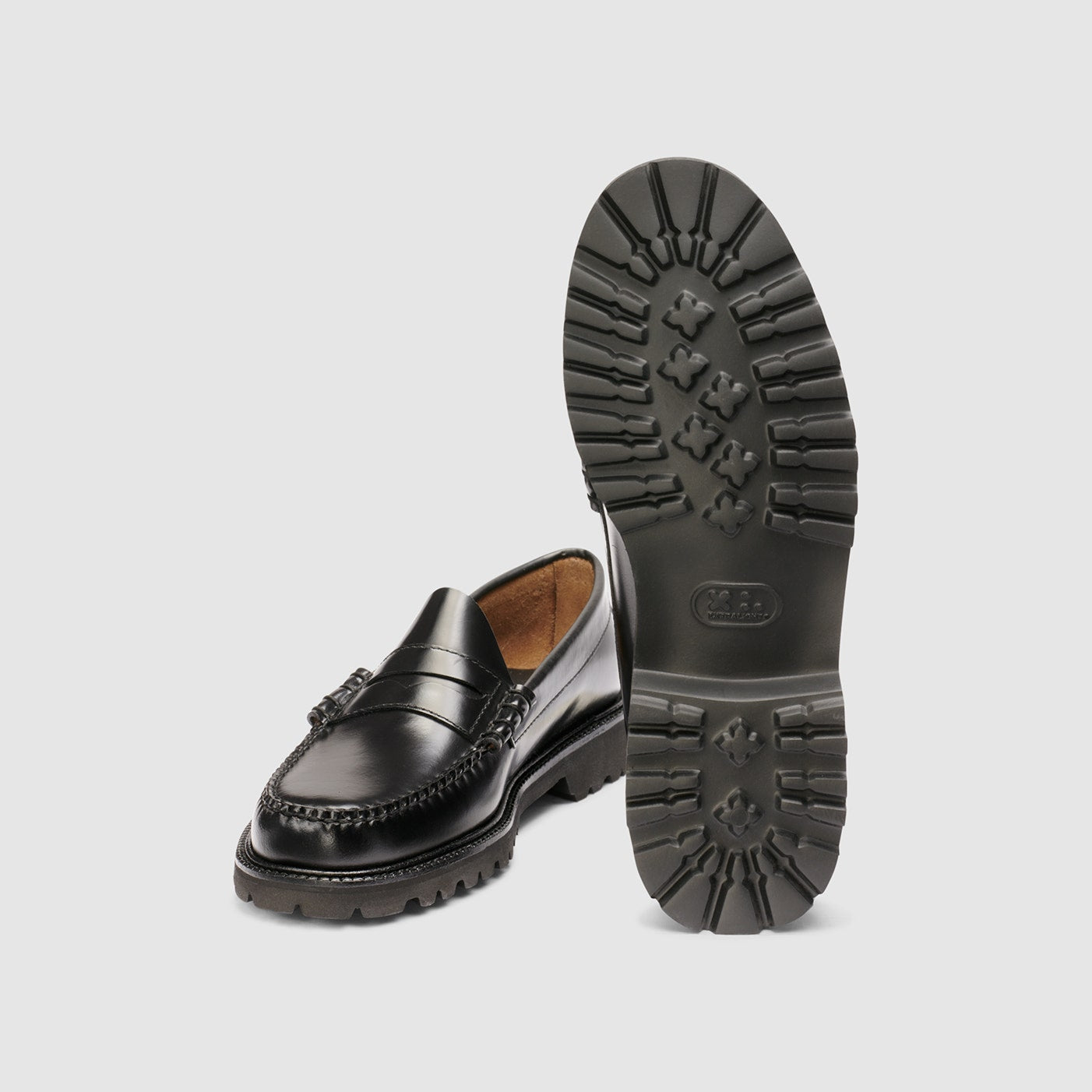 Larson Lug Weejuns Loafer in Black | eightywingold