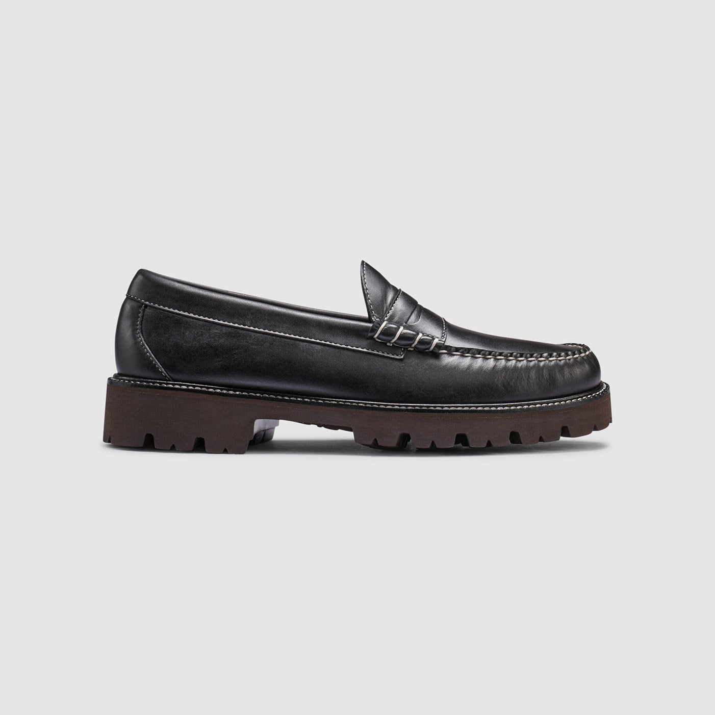 G.H. Bass Larson Softy Super Lug Weejuns Loafer in Black BAZ3W467 | Shop from eightywingold an official brand partner for G.H. Bass in Canada and US.