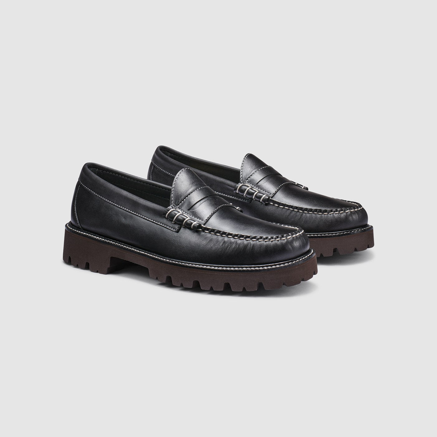 G.H. Bass Larson Softy Super Lug Weejuns Loafer in Black BAZ3W467 | Shop from eightywingold an official brand partner for G.H. Bass in Canada and US.