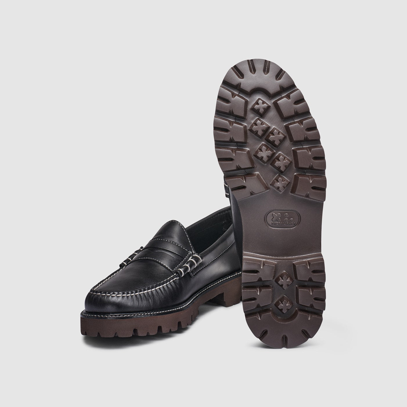 G.H. Bass Larson Softy Super Lug Weejuns Loafer in Black BAZ3W467 | Shop from eightywingold an official brand partner for G.H. Bass in Canada and US.