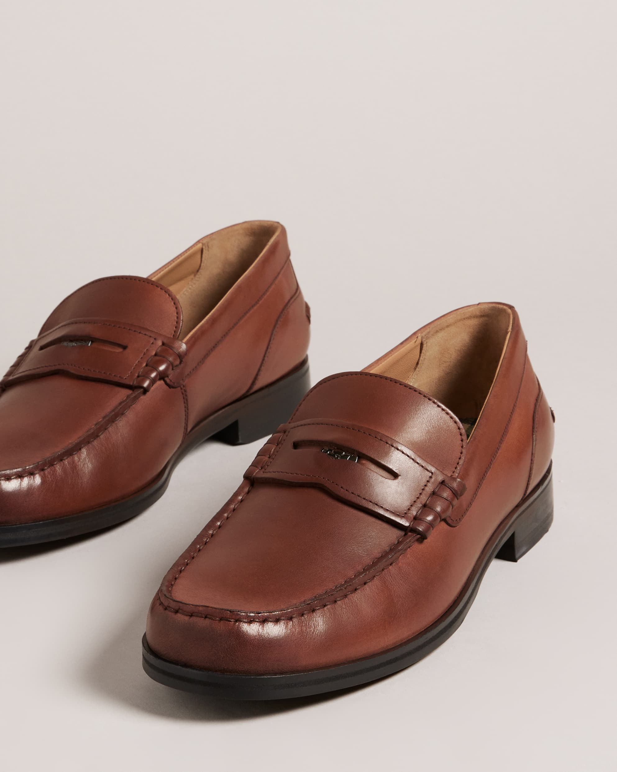 TIRYMEW Loafer in Brown