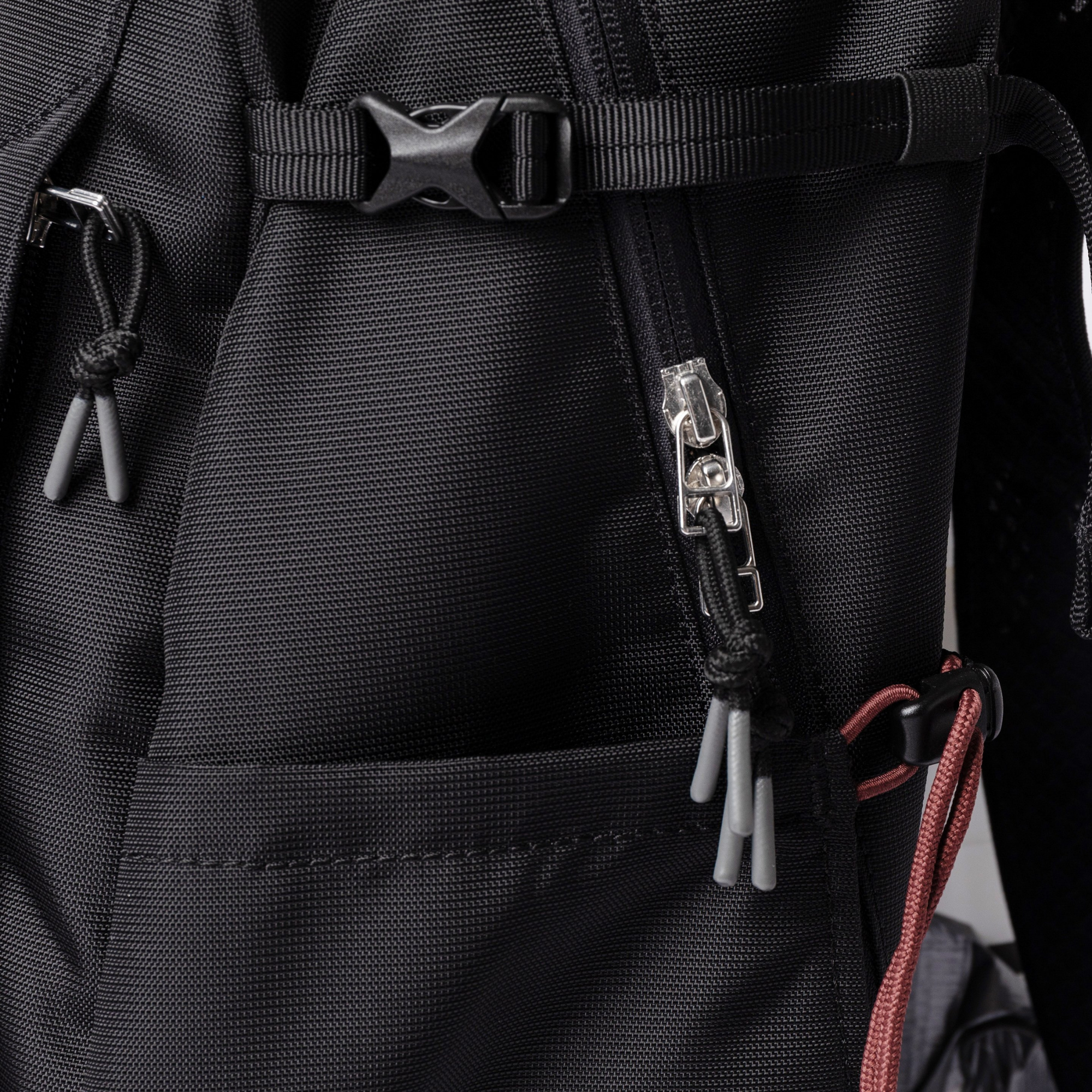 Sandqvist Ridge Hike Backpack in Black SQA2081| Shop from eightywingold an official brand partner for Sandqvist Canada and US. 