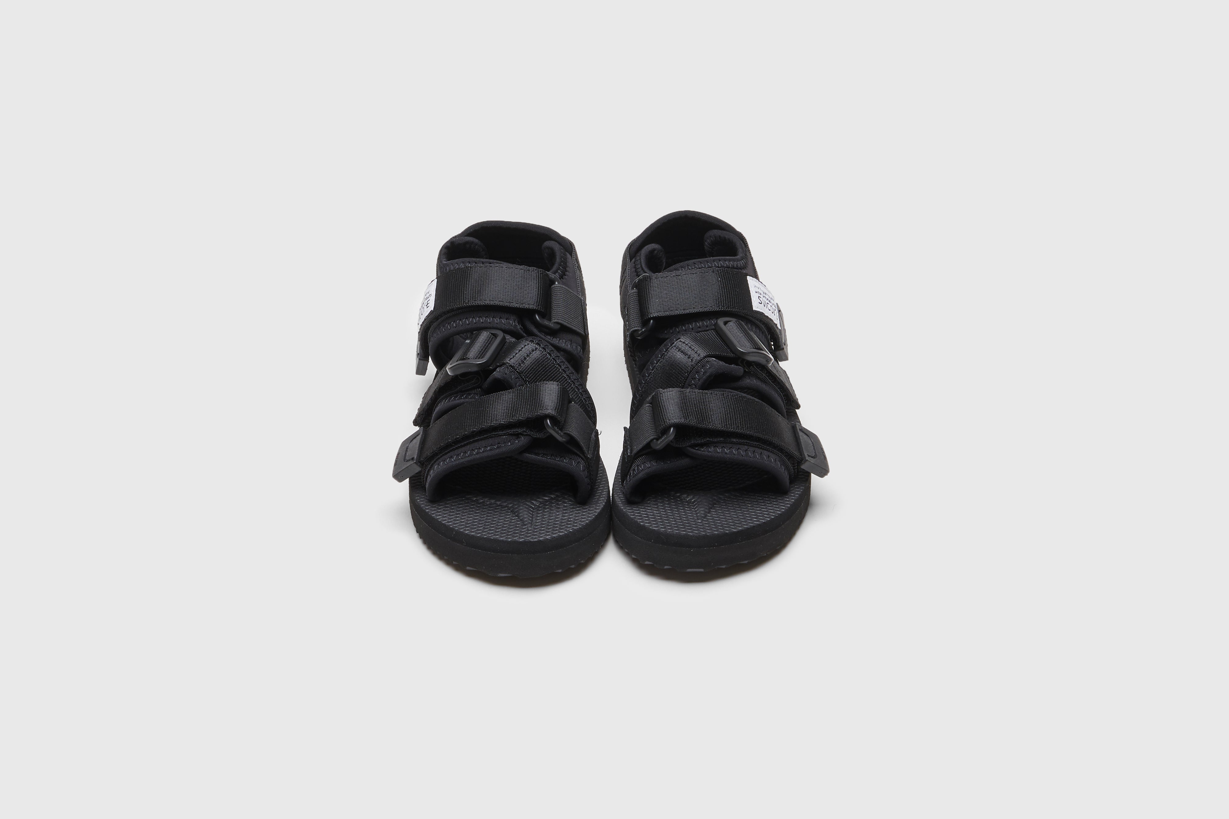 SUICOKE KISEE-kids sandals with black nylon upper, black midsole and sole, strap and logo patch. From Spring/Summer 2023 collection on eightywingold Web Store, an official partner of SUICOKE. OG-044KIDS BLACK