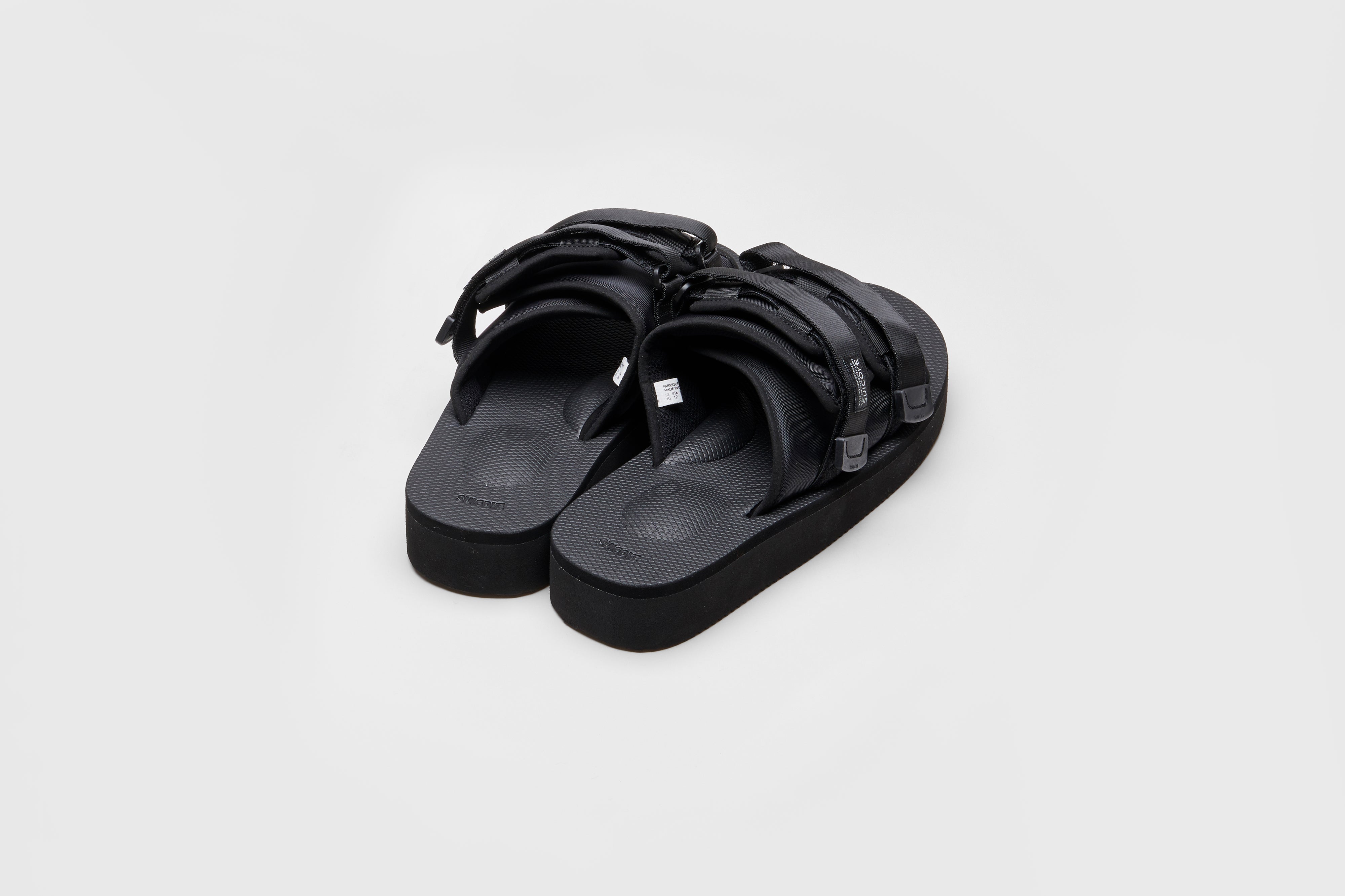 SUICOKE MOTO-PO slides with black nylon upper, black midsole and sole, strap and logo patch. From Spring/Summer 2023 collection on eightywingold Web Store, an official partner of SUICOKE. OG-056PO BLACK