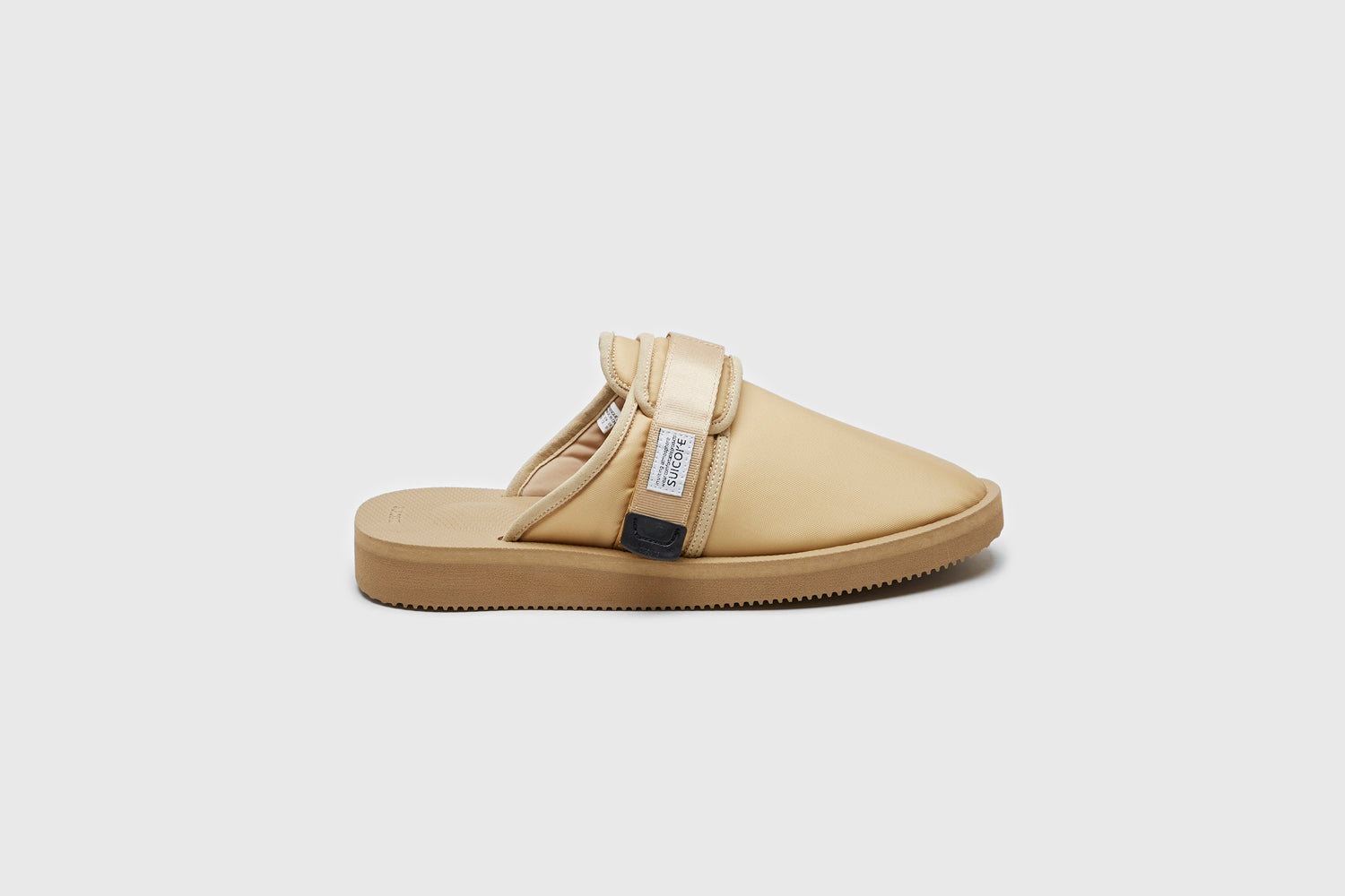 SUICOKE ZAVO-Cab slides with beige nylon upper, beige midsole and sole, straps and logo patch. From Spring/Summer 2023 collection on eightywingold Web Store, an official partner of SUICOKE. OG-072CAB BEIGE