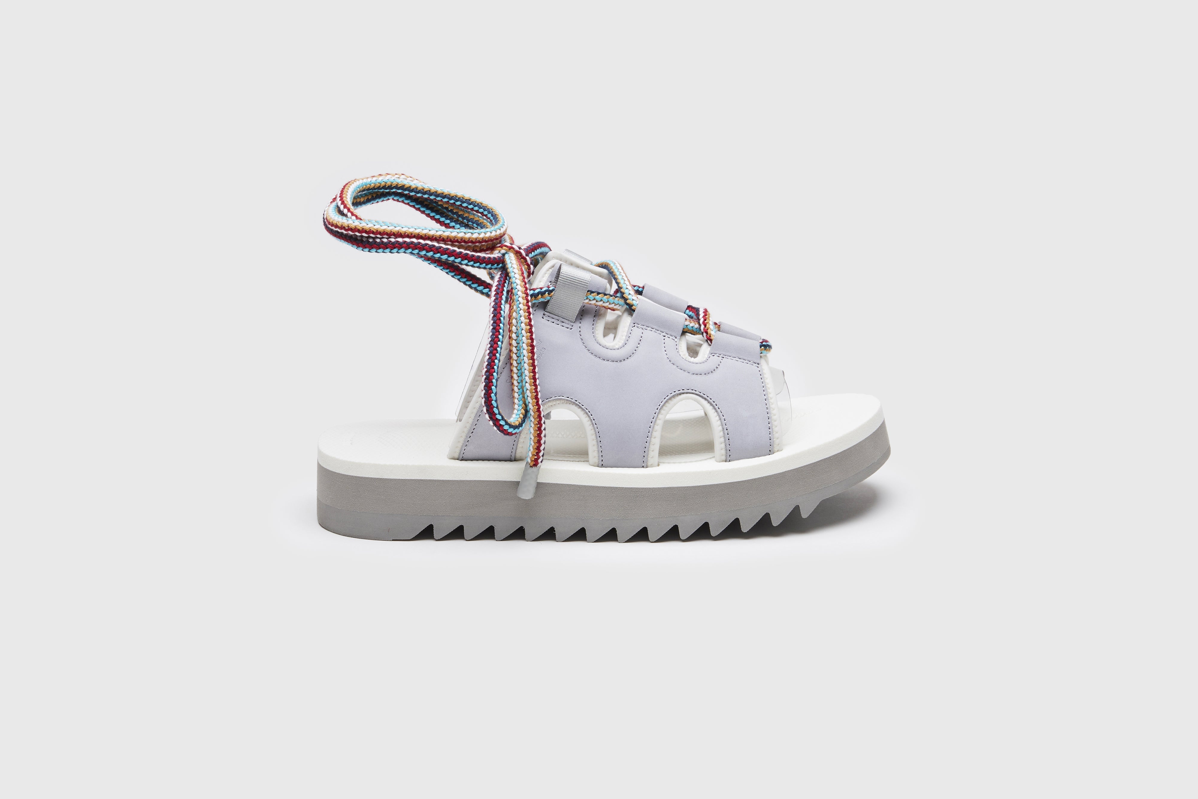 SUICOKE RAY-AB slides with gray x white nylon upper, gray x white midsole and sole, strap and logo patch. From Spring/Summer 2023 collection on eightywingold Web Store, an official partner of SUICOKE. OG-326AB GRAY X WHITE