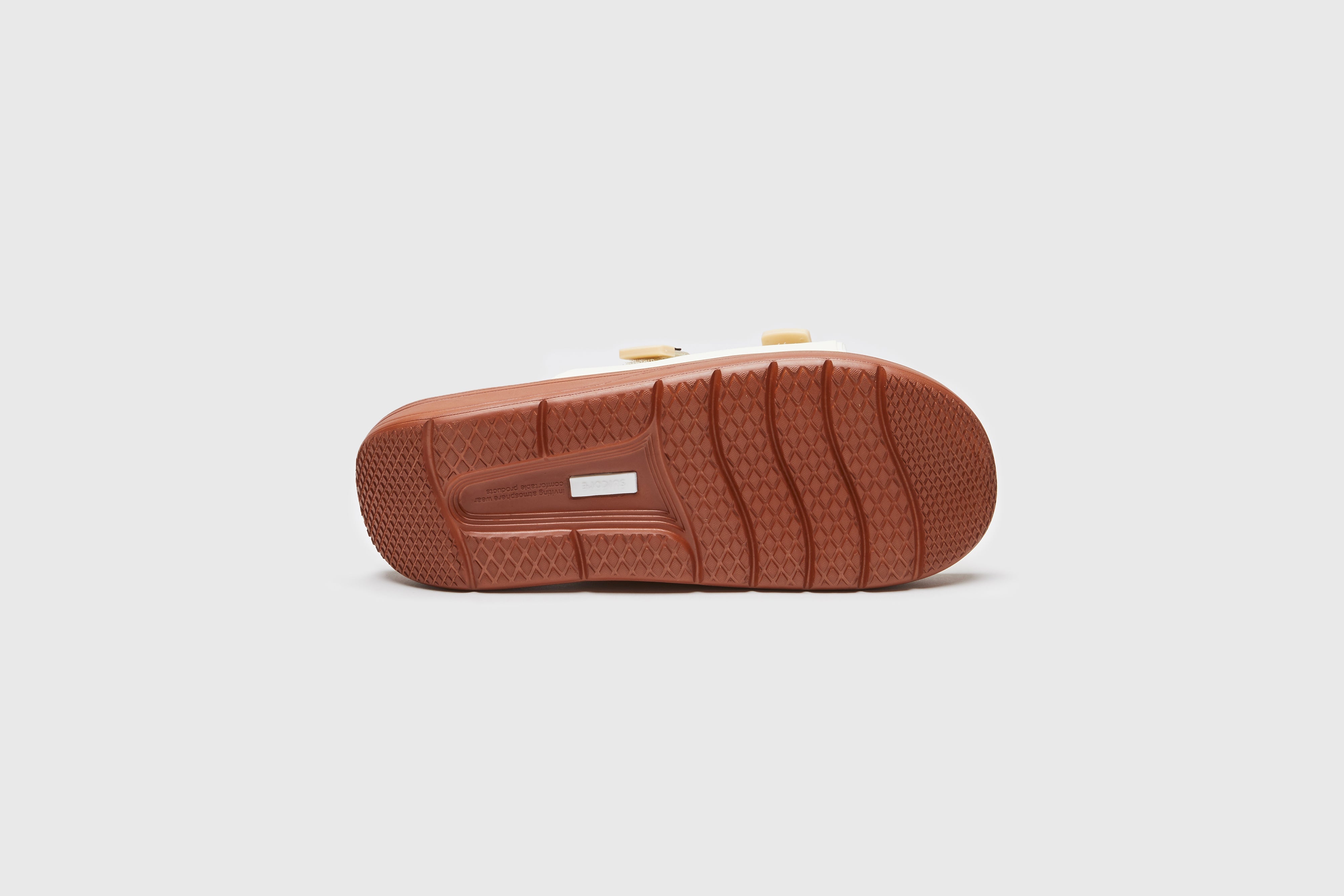 SUICOKE POLK slides with off-white rubber upper, off-white rubber midsole and sole, and logo patch. From Spring/Summer 2023 collection on eightywingold Web Store, an official partner of SUICOKE. OG-INJ-04 OFF WHITE