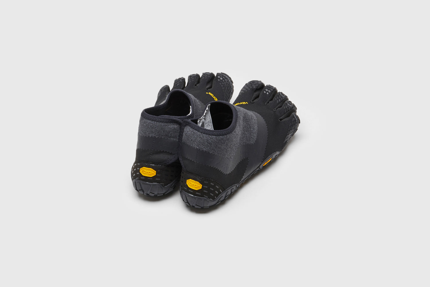 SUICOKE NIN-LO shoes with black nylon upper, black midsole and sole, strap and logo patch. From Spring/Summer 2023 collection on eightywingold Web Store, an official partner of SUICOKE. S20MLC BLACK